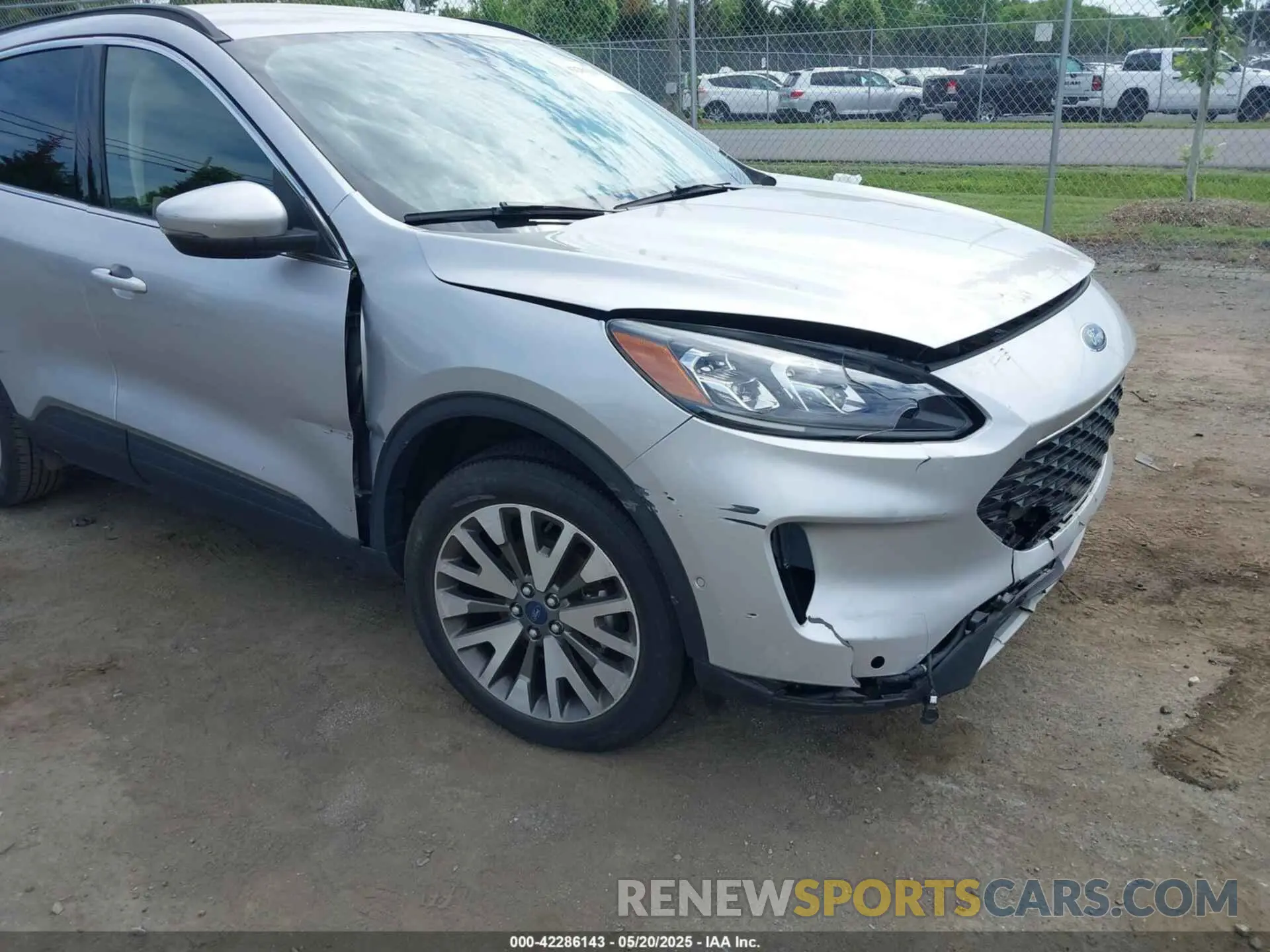6 Photograph of a damaged car 1FMCU9J99LUB45758 FORD ESCAPE 2020