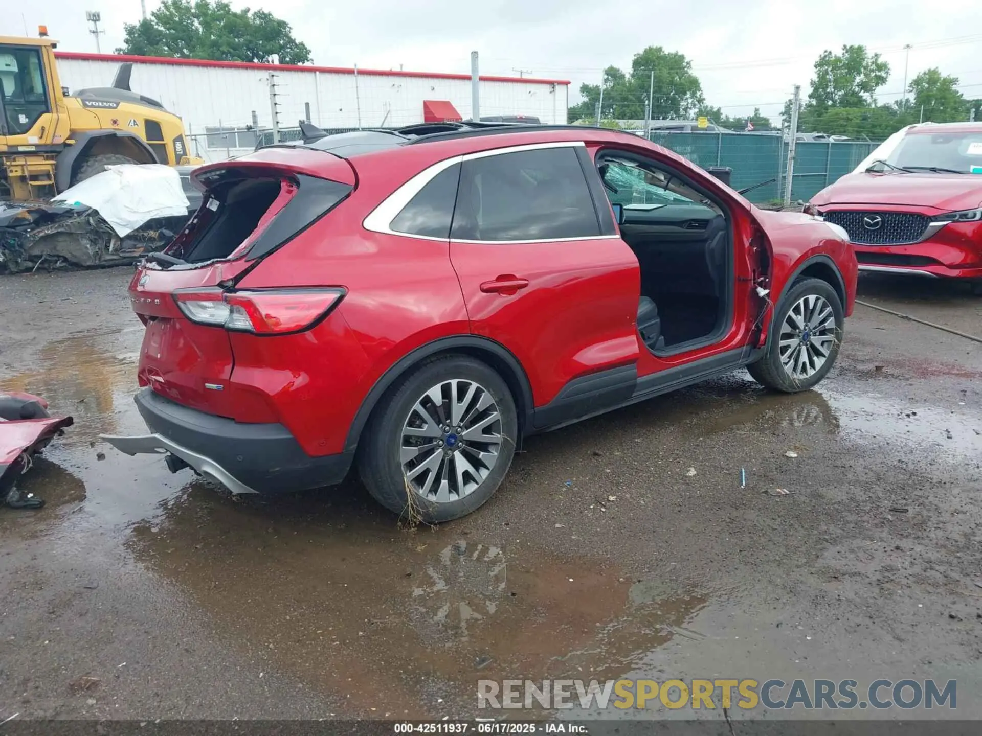 4 Photograph of a damaged car 1FMCU9J9XLUA99423 FORD ESCAPE 2020