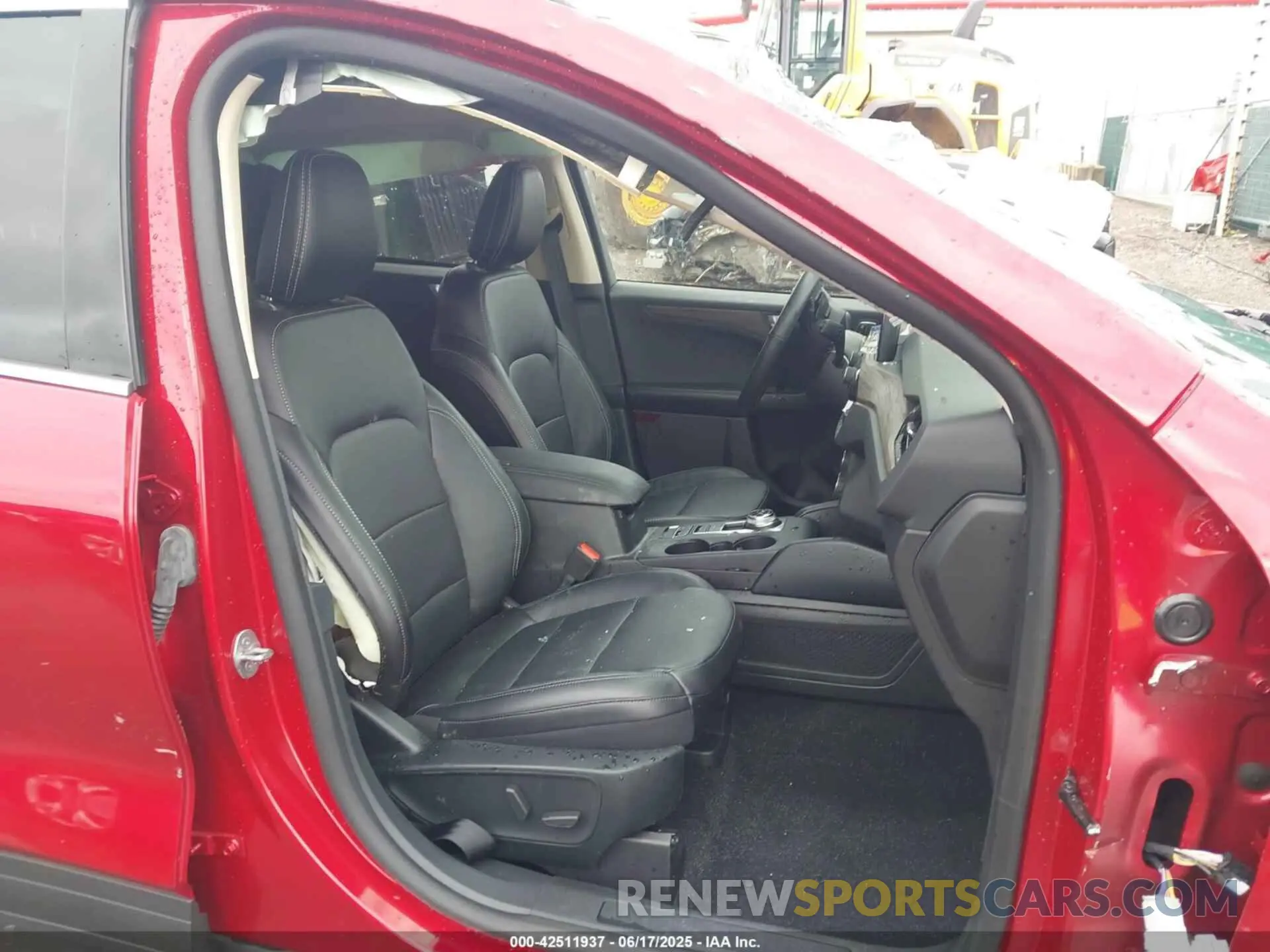 5 Photograph of a damaged car 1FMCU9J9XLUA99423 FORD ESCAPE 2020