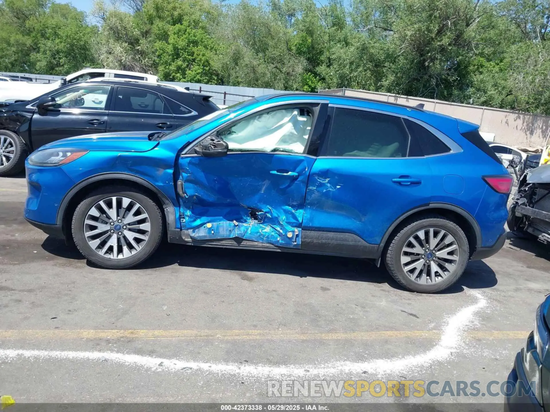 14 Photograph of a damaged car 1FMCU9J9XLUB15720 FORD ESCAPE 2020