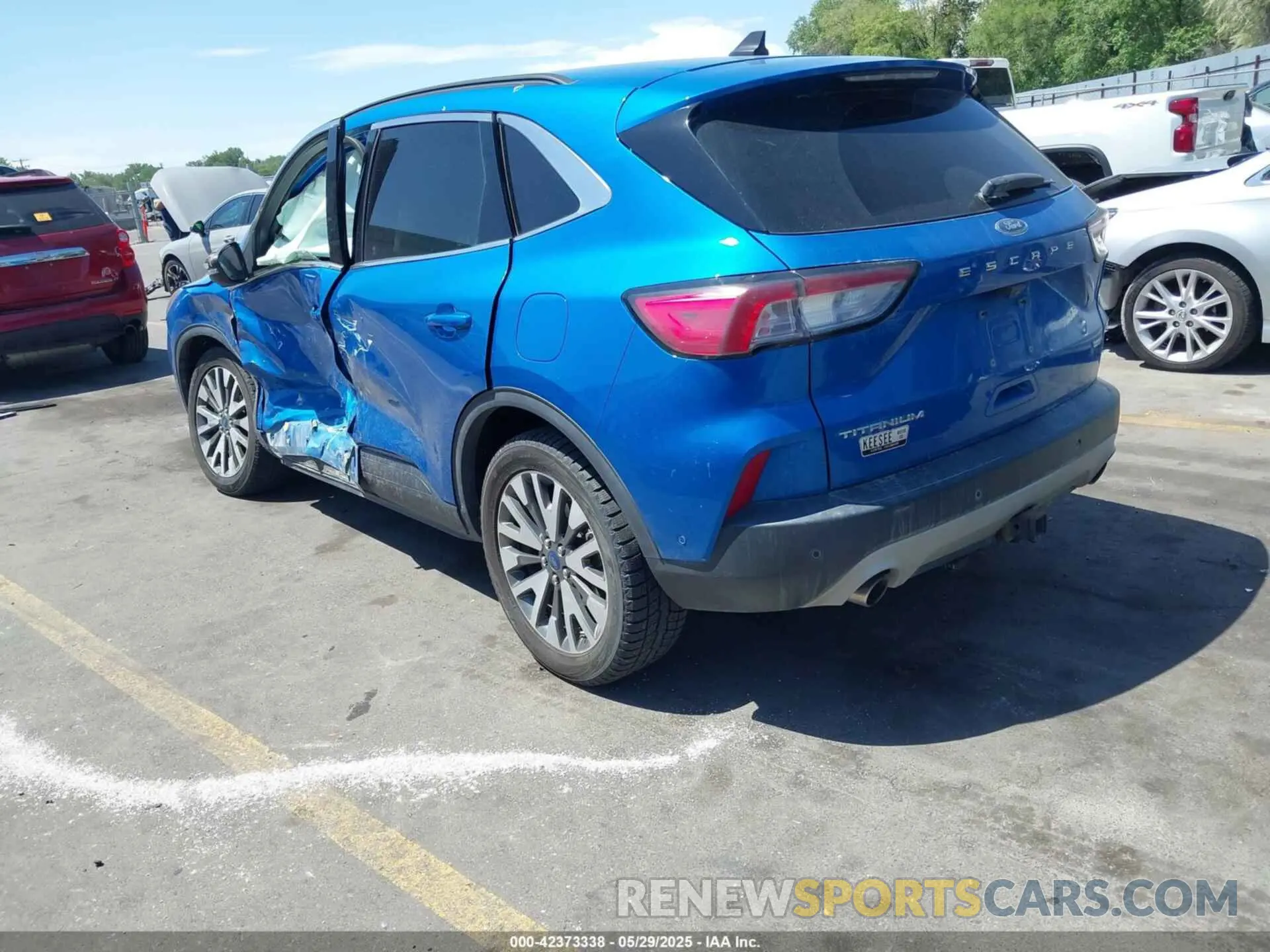 3 Photograph of a damaged car 1FMCU9J9XLUB15720 FORD ESCAPE 2020