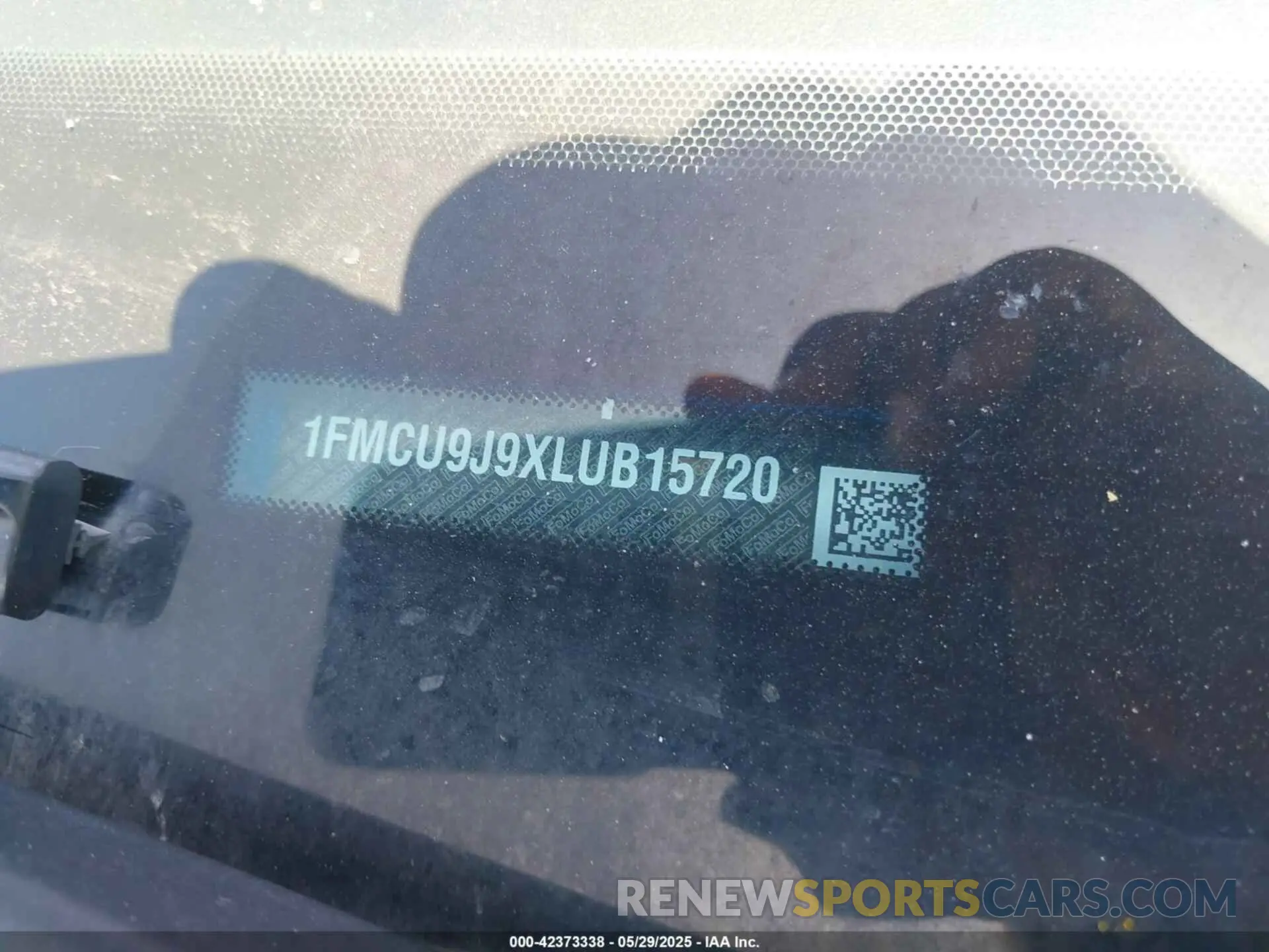 9 Photograph of a damaged car 1FMCU9J9XLUB15720 FORD ESCAPE 2020