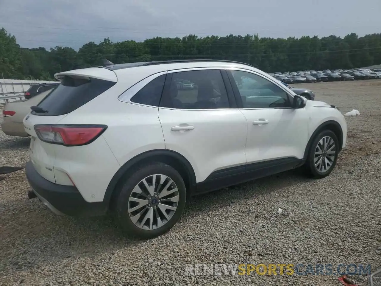 3 Photograph of a damaged car 1FMCU9J9XLUB57675 FORD ESCAPE 2020