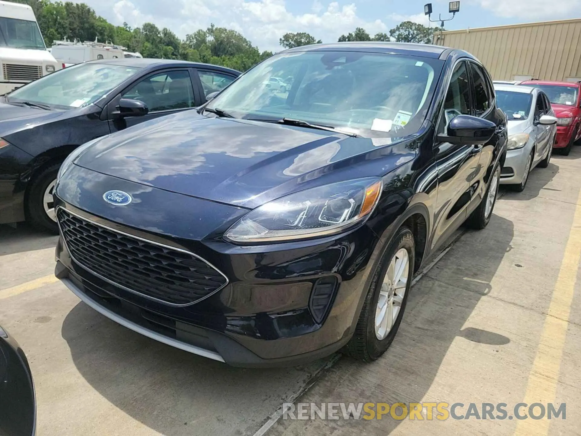 27 Photograph of a damaged car 1FMCU0BZ0MUA51425 FORD ESCAPE 2021