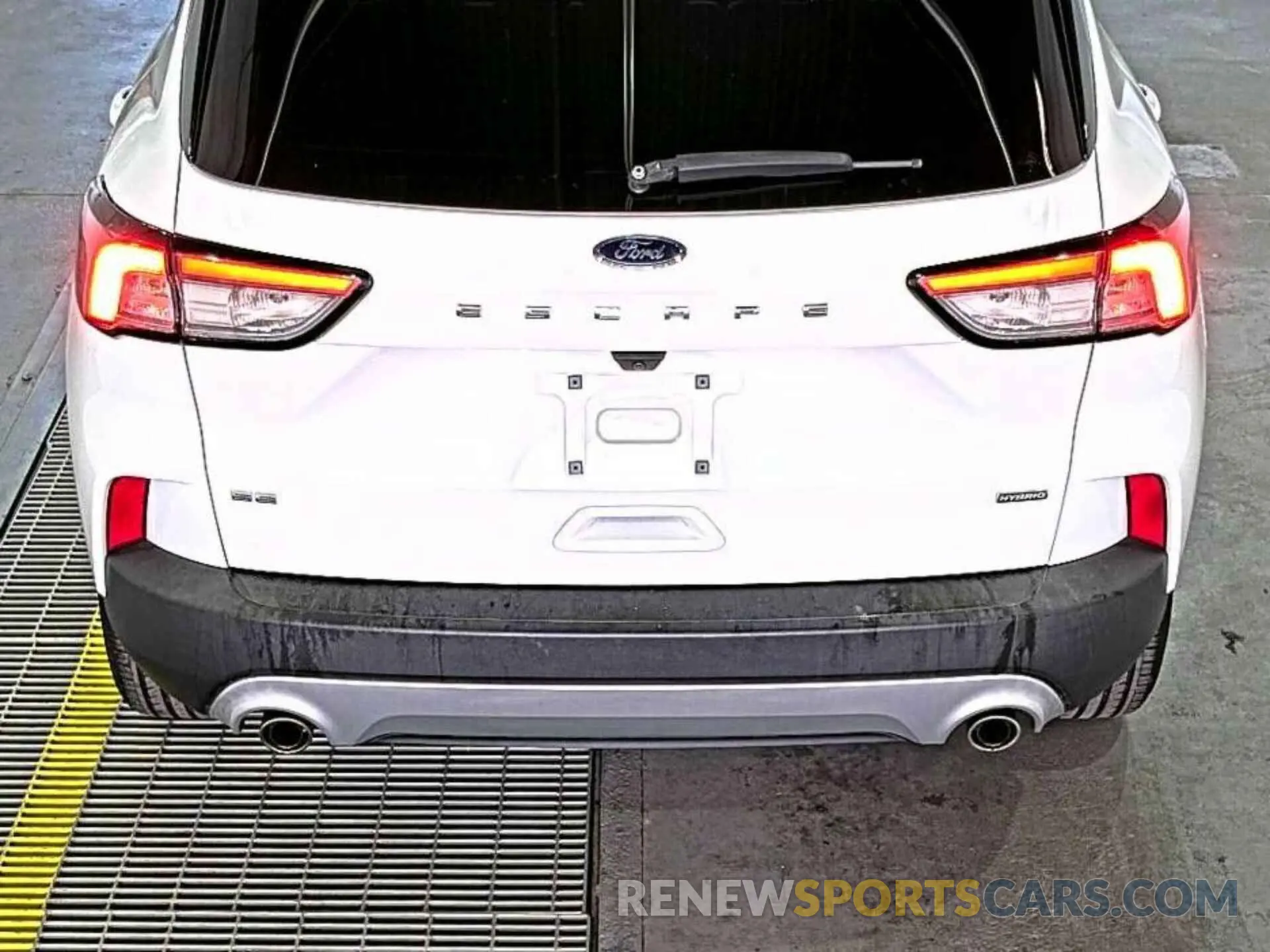 4 Photograph of a damaged car 1FMCU0BZ0MUA78107 FORD ESCAPE 2021