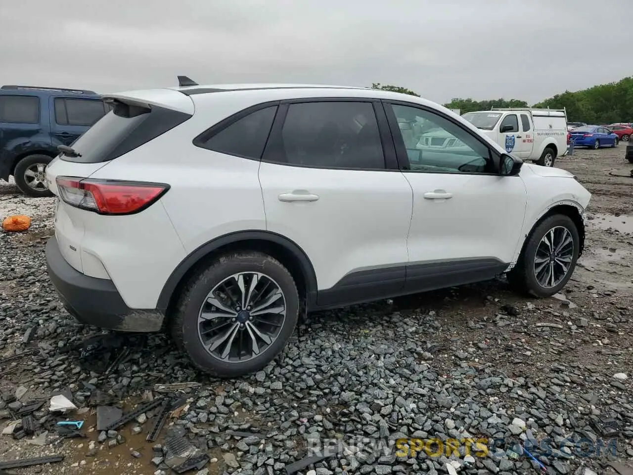 3 Photograph of a damaged car 1FMCU0BZ3MUB17966 FORD ESCAPE 2021