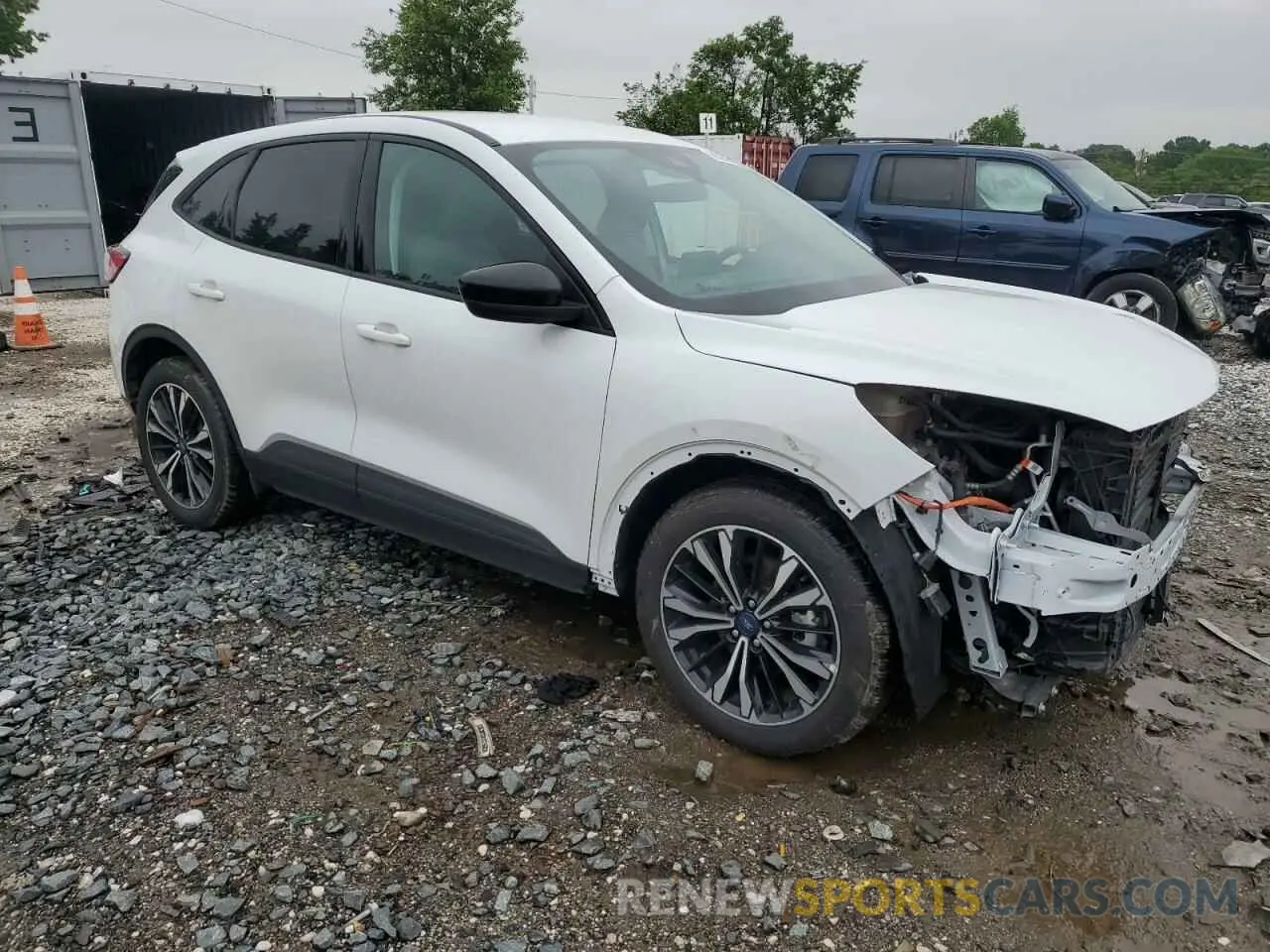 4 Photograph of a damaged car 1FMCU0BZ3MUB17966 FORD ESCAPE 2021