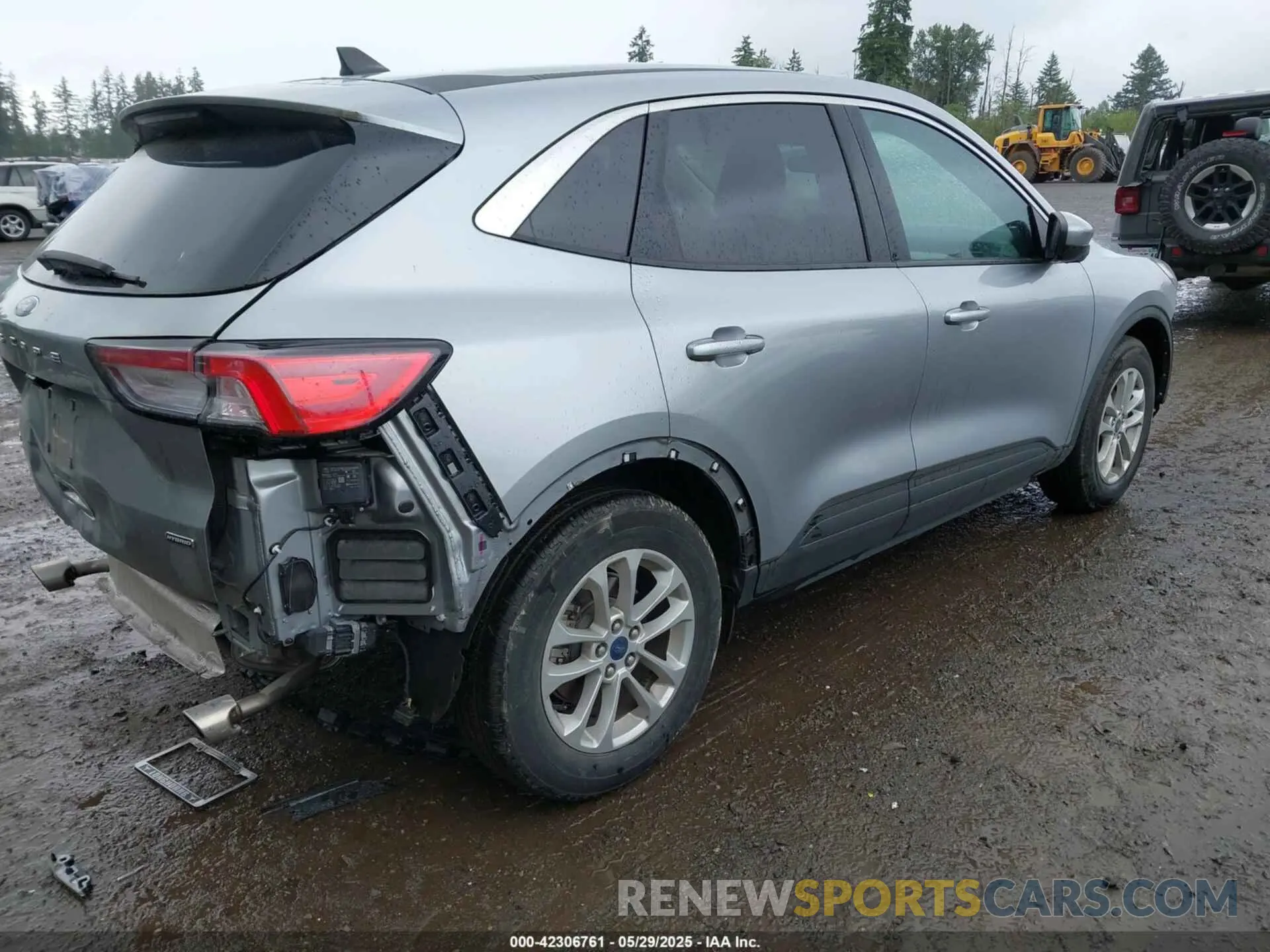 4 Photograph of a damaged car 1FMCU0BZ4MUA38497 FORD ESCAPE 2021