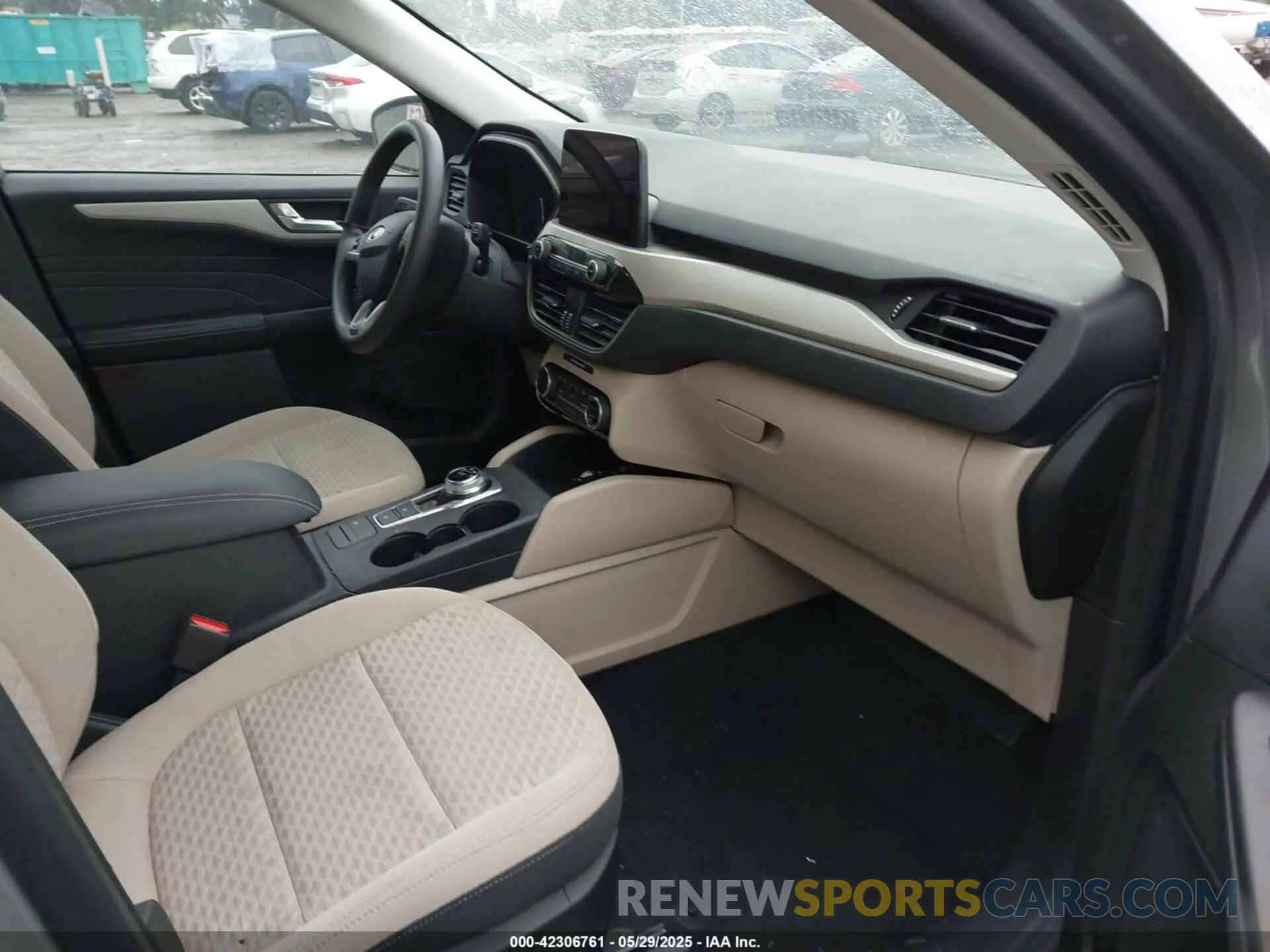 5 Photograph of a damaged car 1FMCU0BZ4MUA38497 FORD ESCAPE 2021