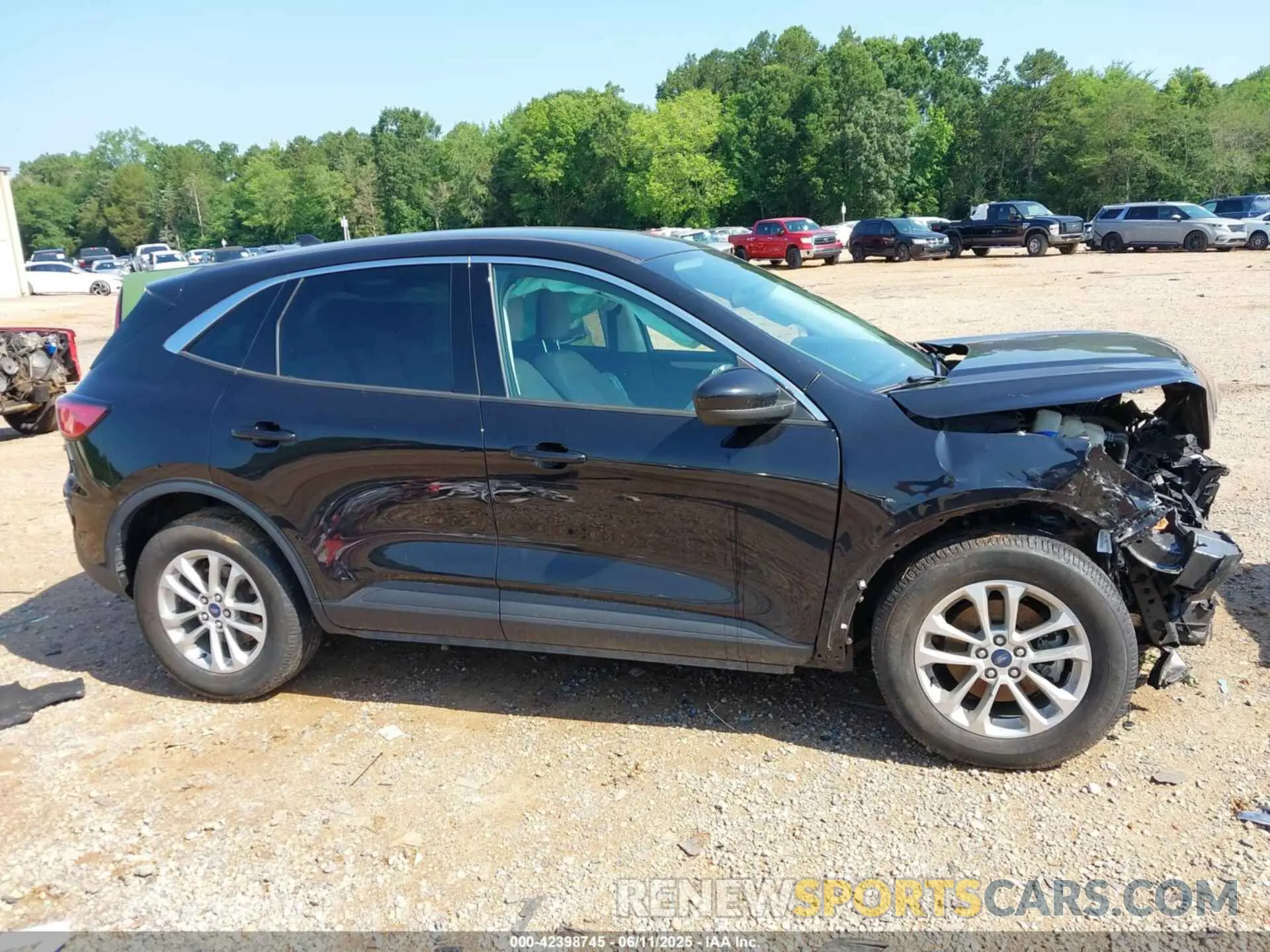 13 Photograph of a damaged car 1FMCU0BZ4MUA67773 FORD ESCAPE 2021