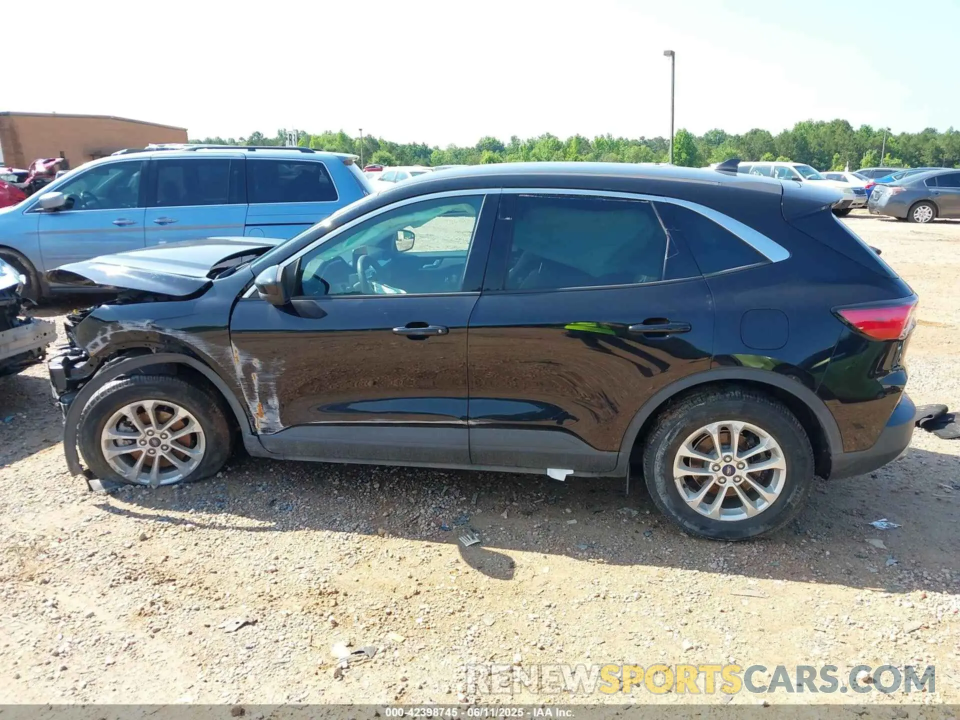 14 Photograph of a damaged car 1FMCU0BZ4MUA67773 FORD ESCAPE 2021