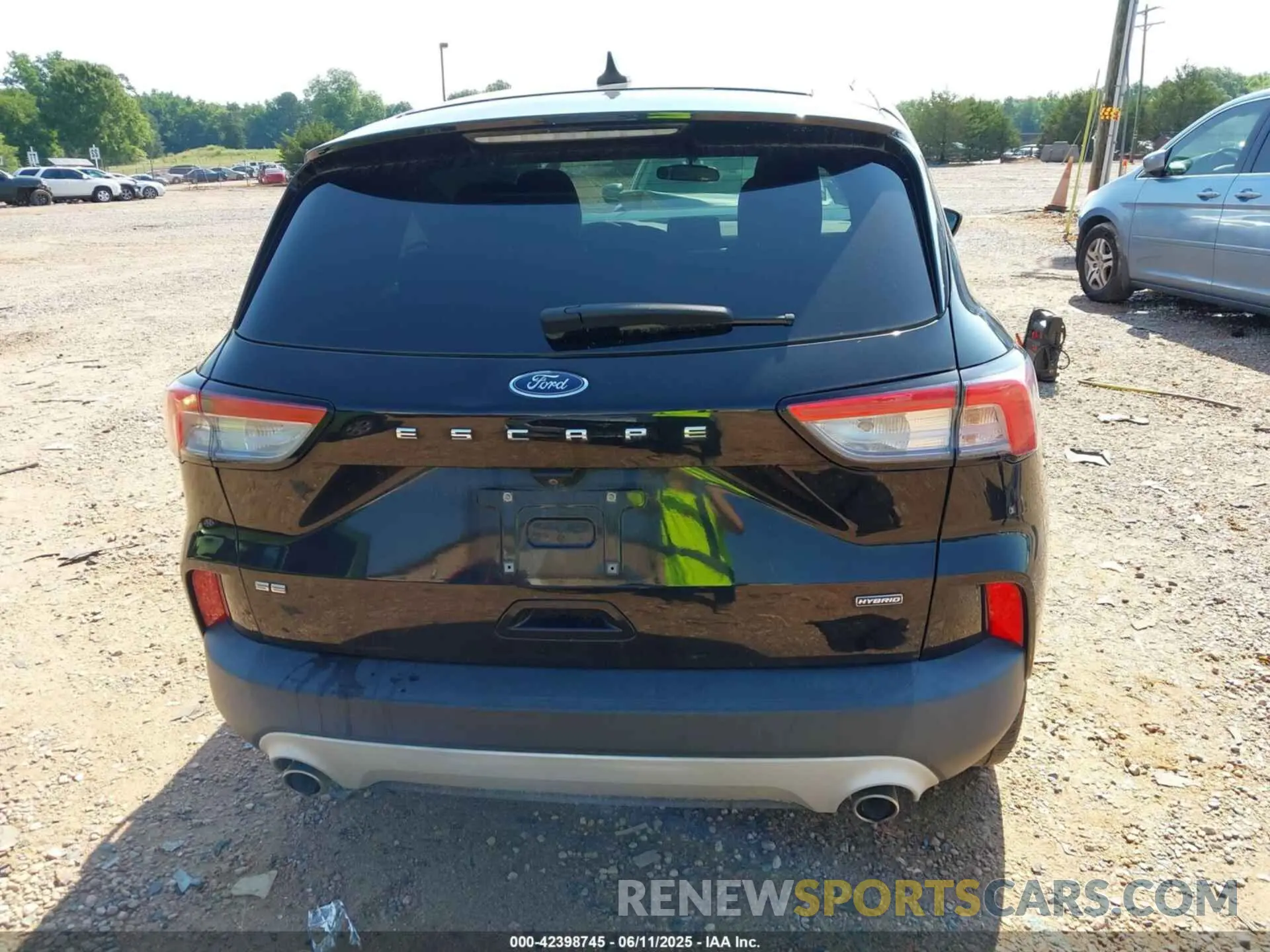 16 Photograph of a damaged car 1FMCU0BZ4MUA67773 FORD ESCAPE 2021