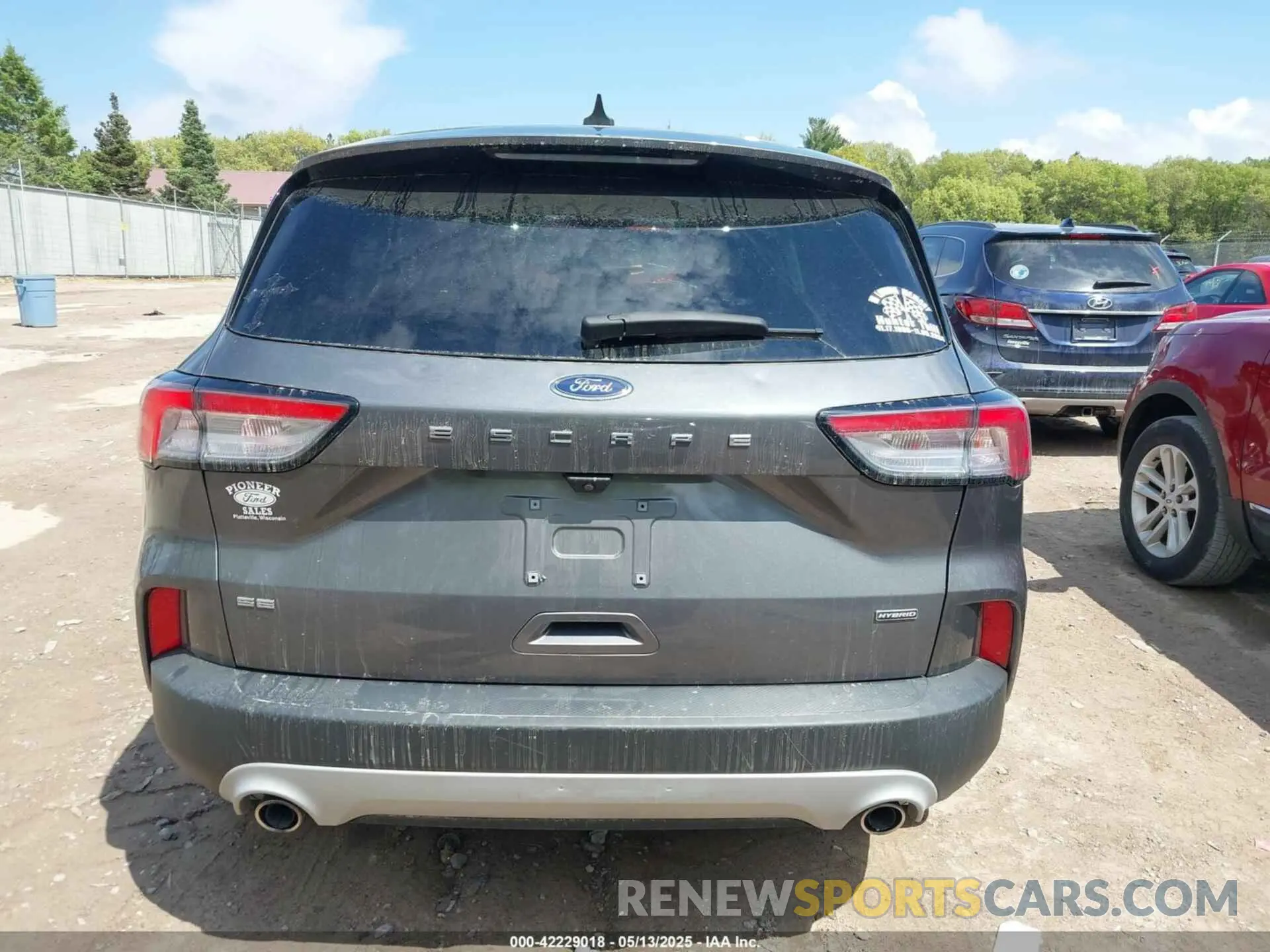 16 Photograph of a damaged car 1FMCU0BZ8MUA09021 FORD ESCAPE 2021