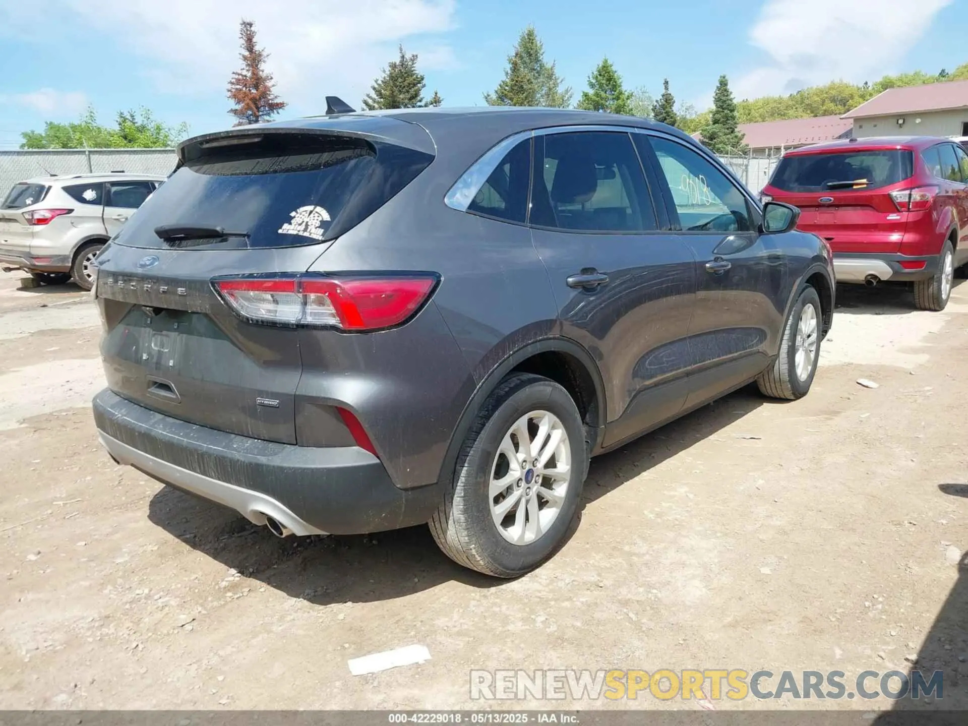 4 Photograph of a damaged car 1FMCU0BZ8MUA09021 FORD ESCAPE 2021