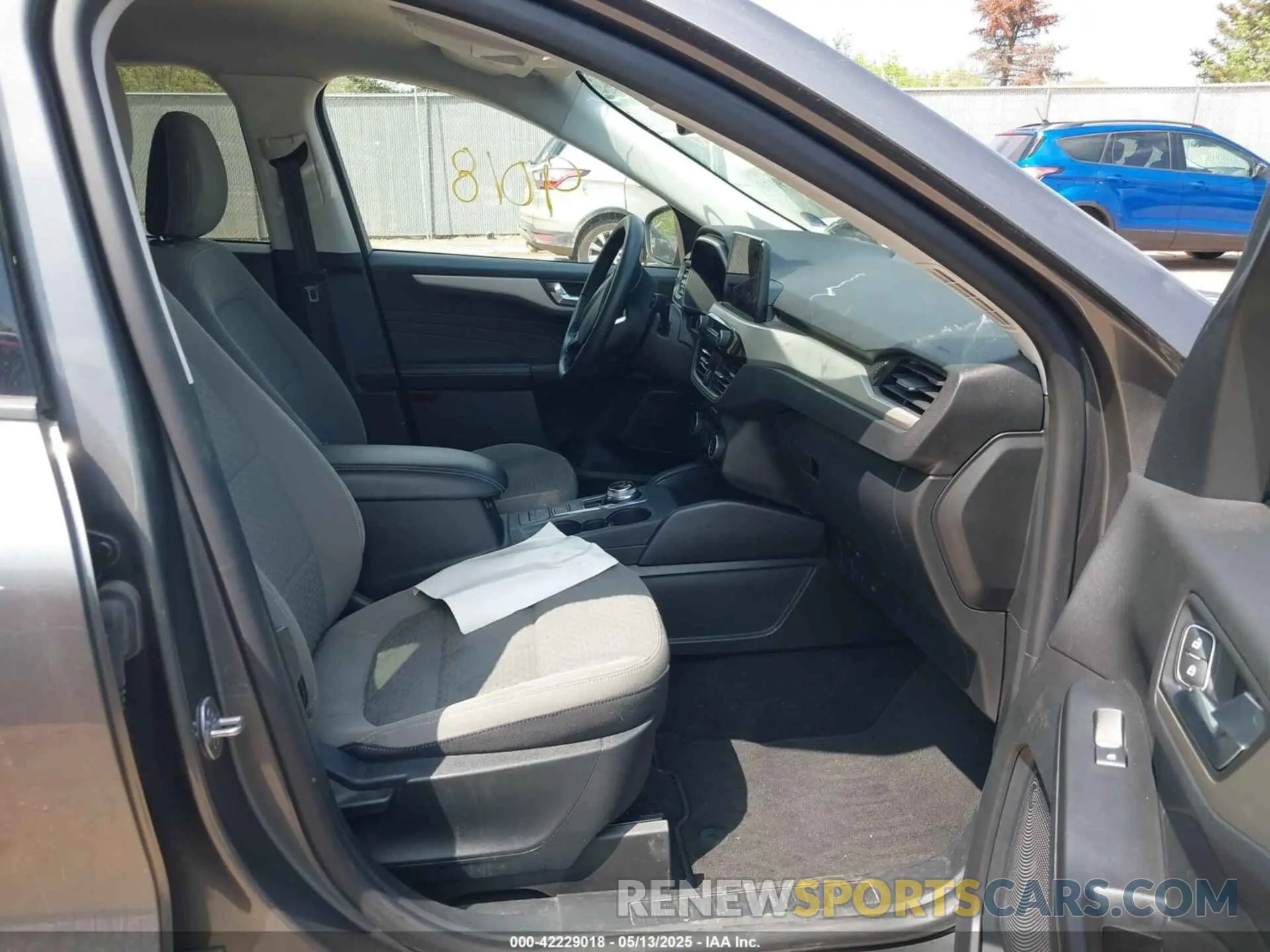 5 Photograph of a damaged car 1FMCU0BZ8MUA09021 FORD ESCAPE 2021