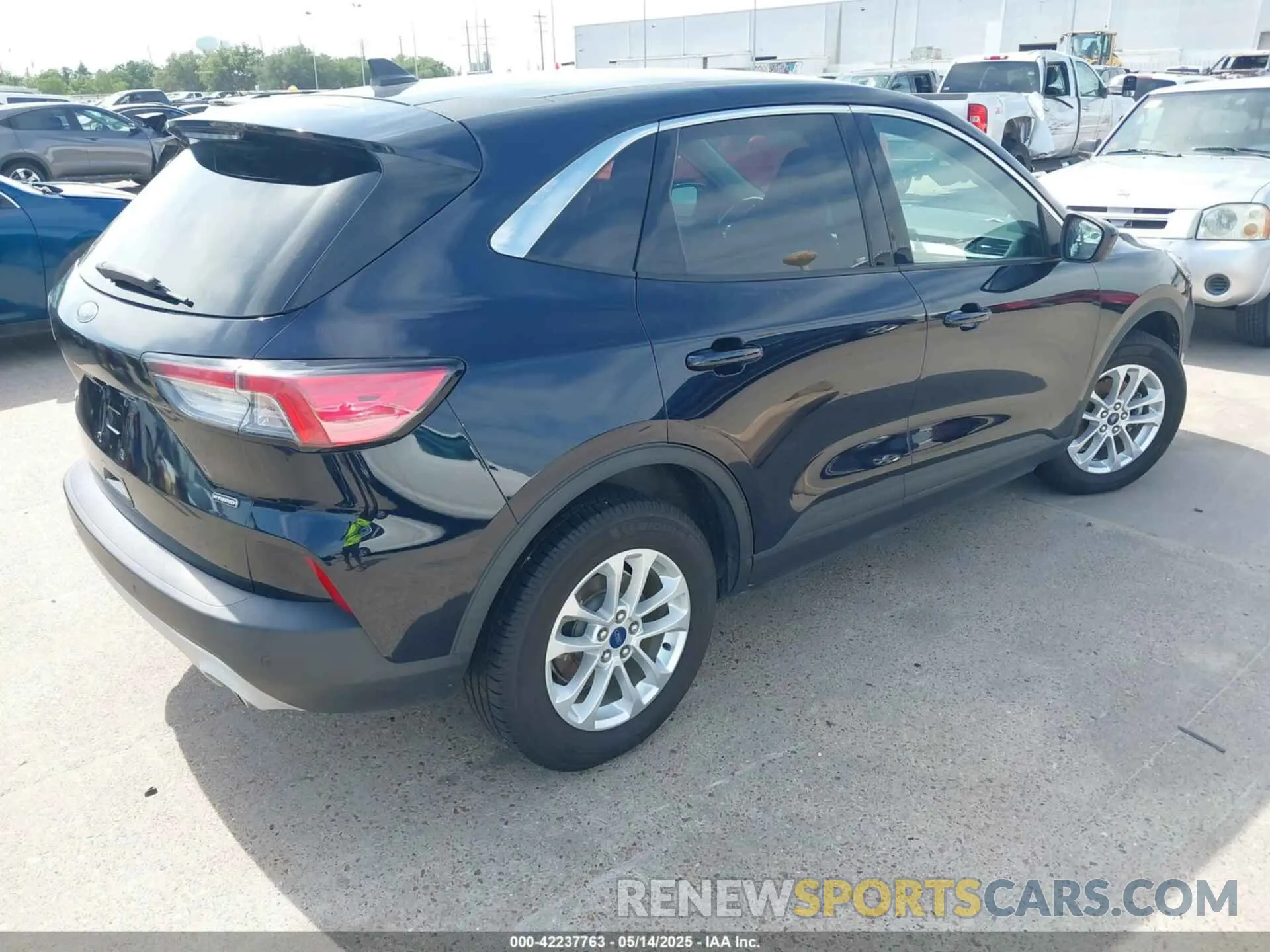 4 Photograph of a damaged car 1FMCU0BZ8MUA40236 FORD ESCAPE 2021