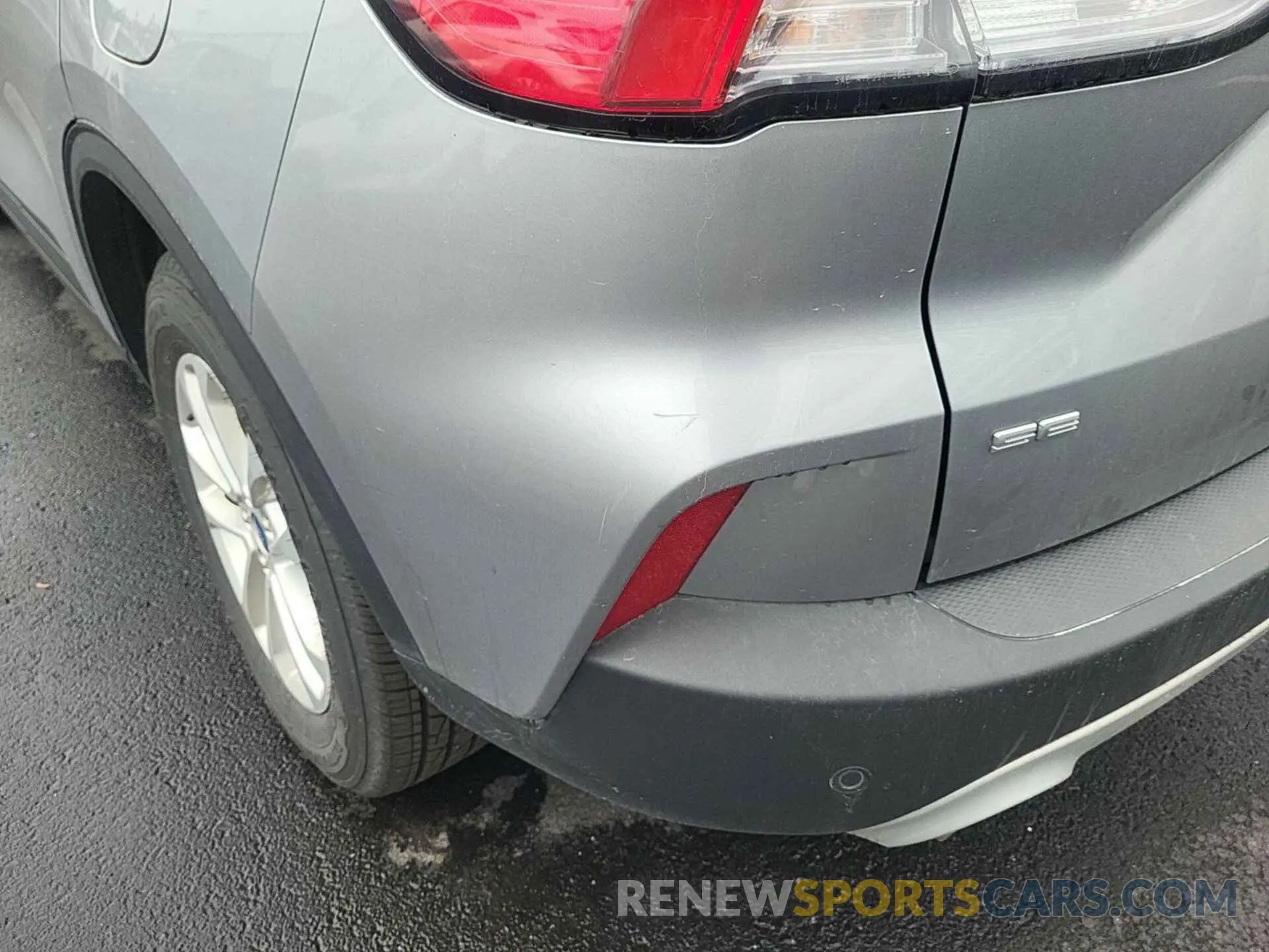 10 Photograph of a damaged car 1FMCU0BZ8MUA50846 FORD ESCAPE 2021
