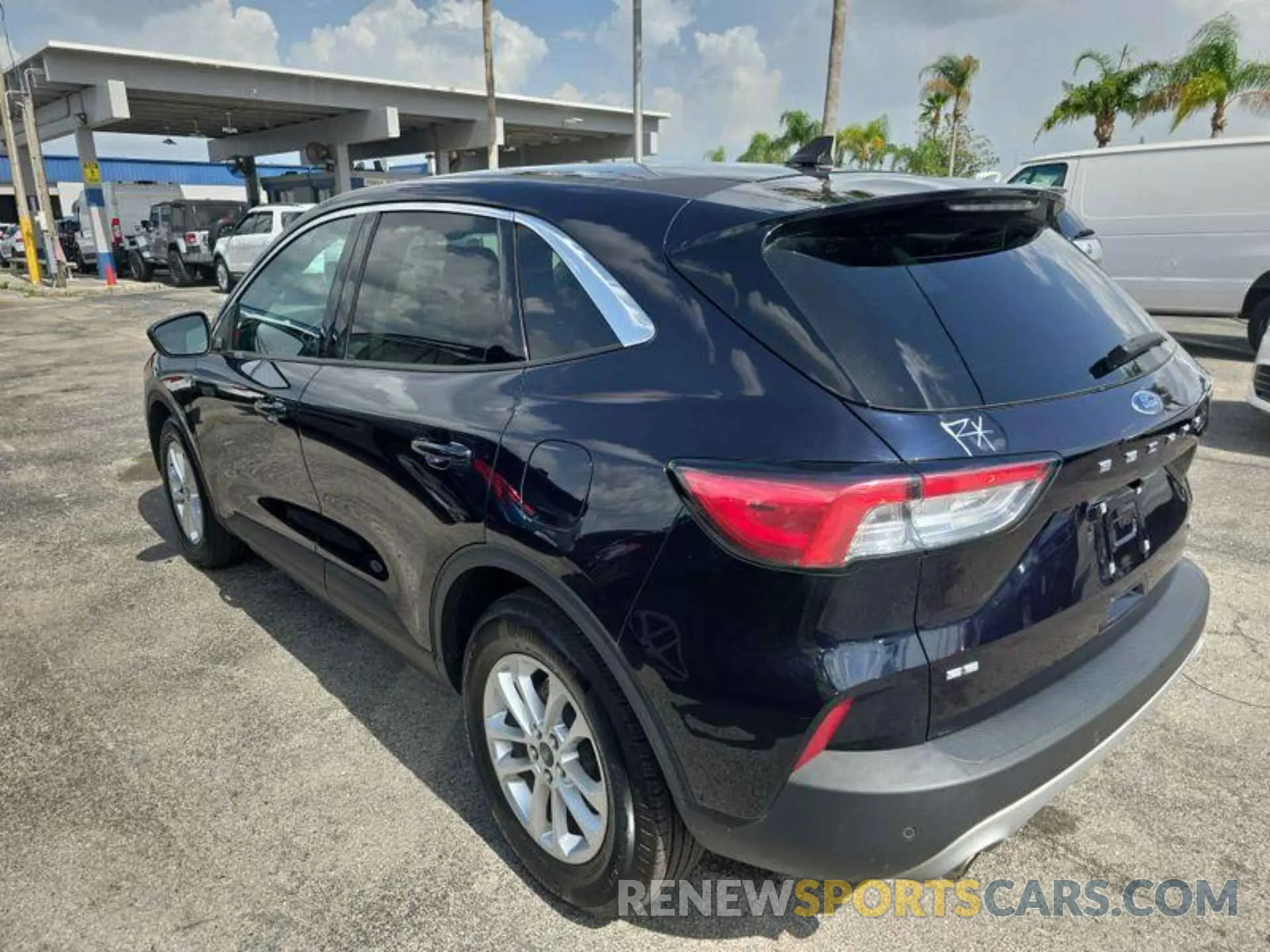 5 Photograph of a damaged car 1FMCU0BZ8MUA52323 FORD ESCAPE 2021