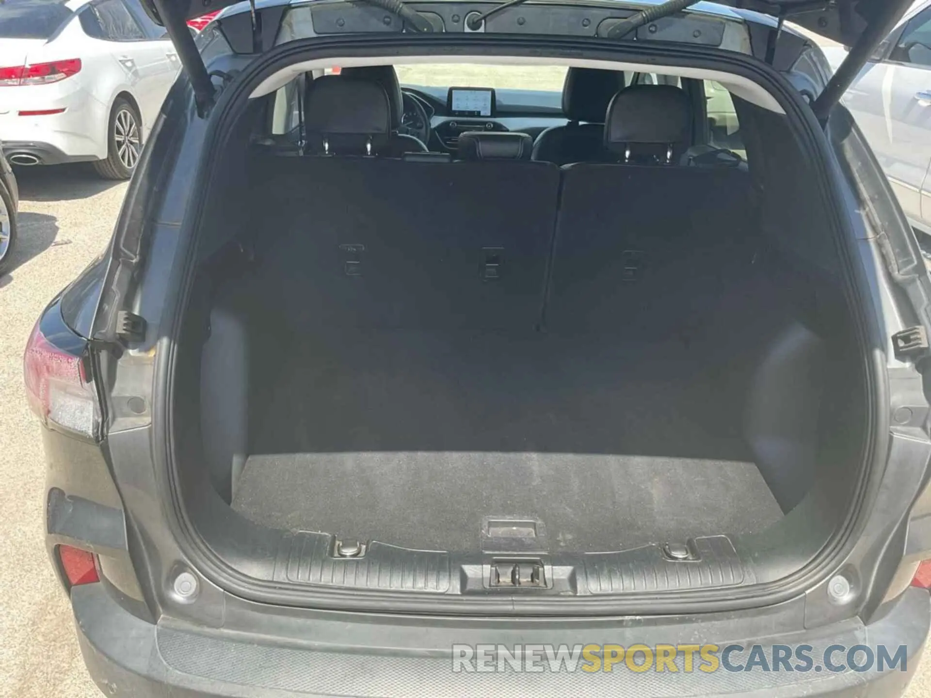 29 Photograph of a damaged car 1FMCU0CZ2MUA53143 FORD ESCAPE 2021