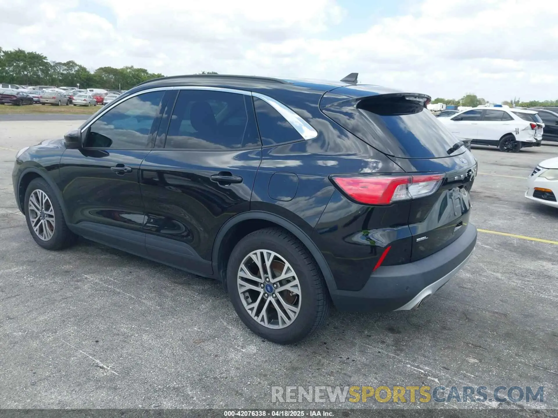 3 Photograph of a damaged car 1FMCU0CZ2MUA69178 FORD ESCAPE 2021