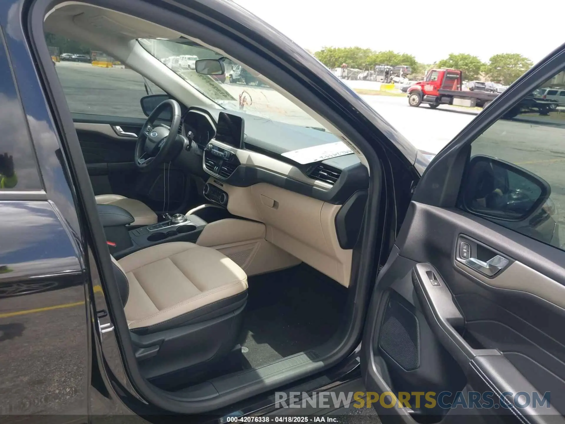 5 Photograph of a damaged car 1FMCU0CZ2MUA69178 FORD ESCAPE 2021