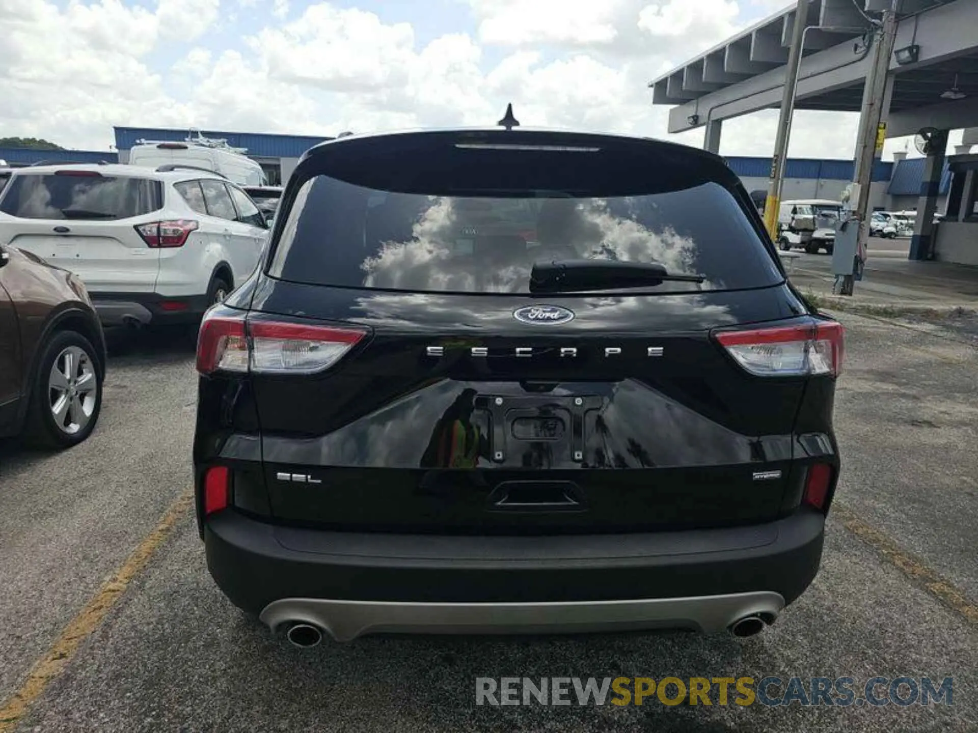 18 Photograph of a damaged car 1FMCU0CZ4MUA54097 FORD ESCAPE 2021