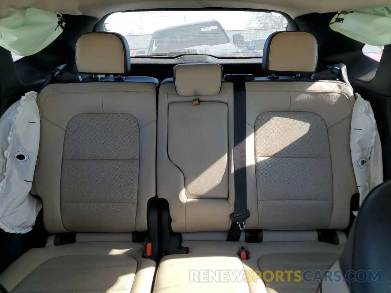 10 Photograph of a damaged car 1FMCU0CZ5MUA52570 FORD ESCAPE 2021