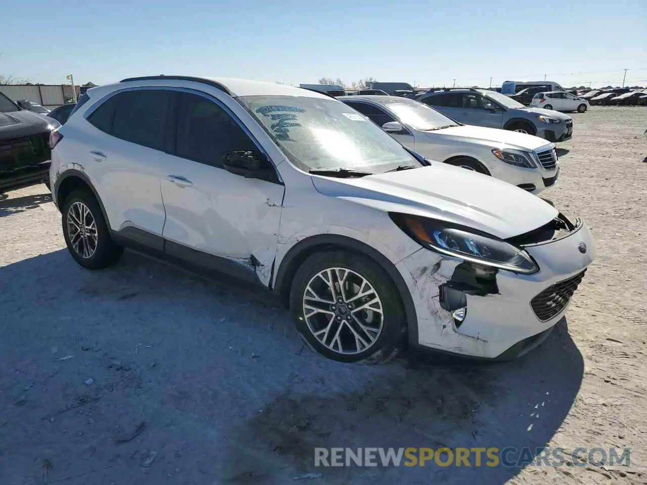 4 Photograph of a damaged car 1FMCU0CZ5MUA52570 FORD ESCAPE 2021