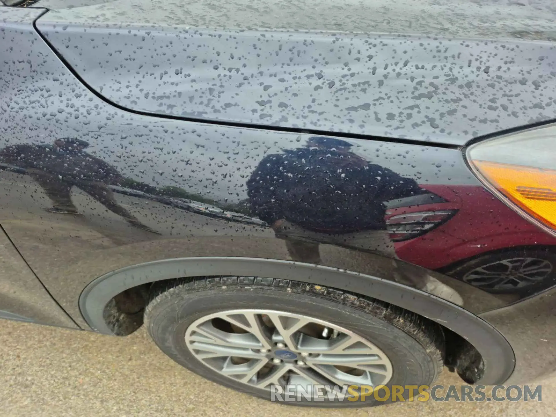 24 Photograph of a damaged car 1FMCU0CZ9MUB25164 FORD ESCAPE 2021