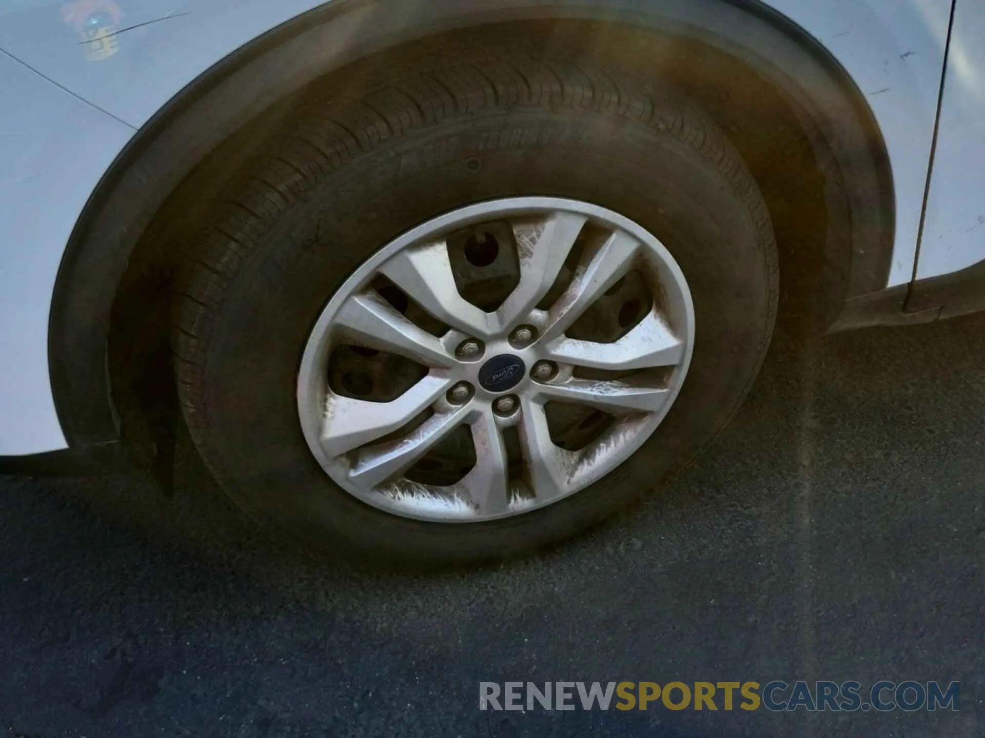 33 Photograph of a damaged car 1FMCU0F60MUA89060 FORD ESCAPE 2021
