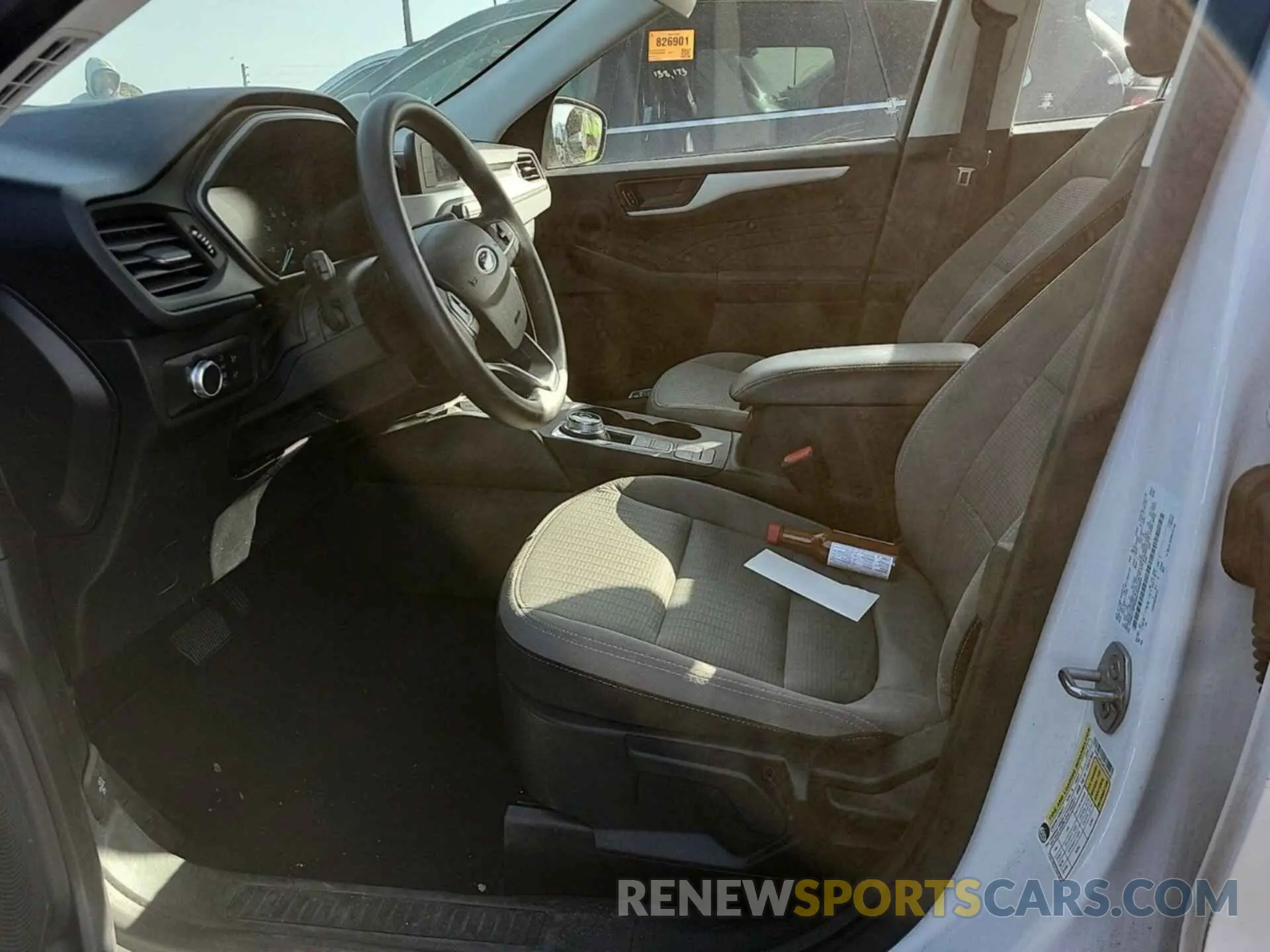 34 Photograph of a damaged car 1FMCU0F60MUA89060 FORD ESCAPE 2021