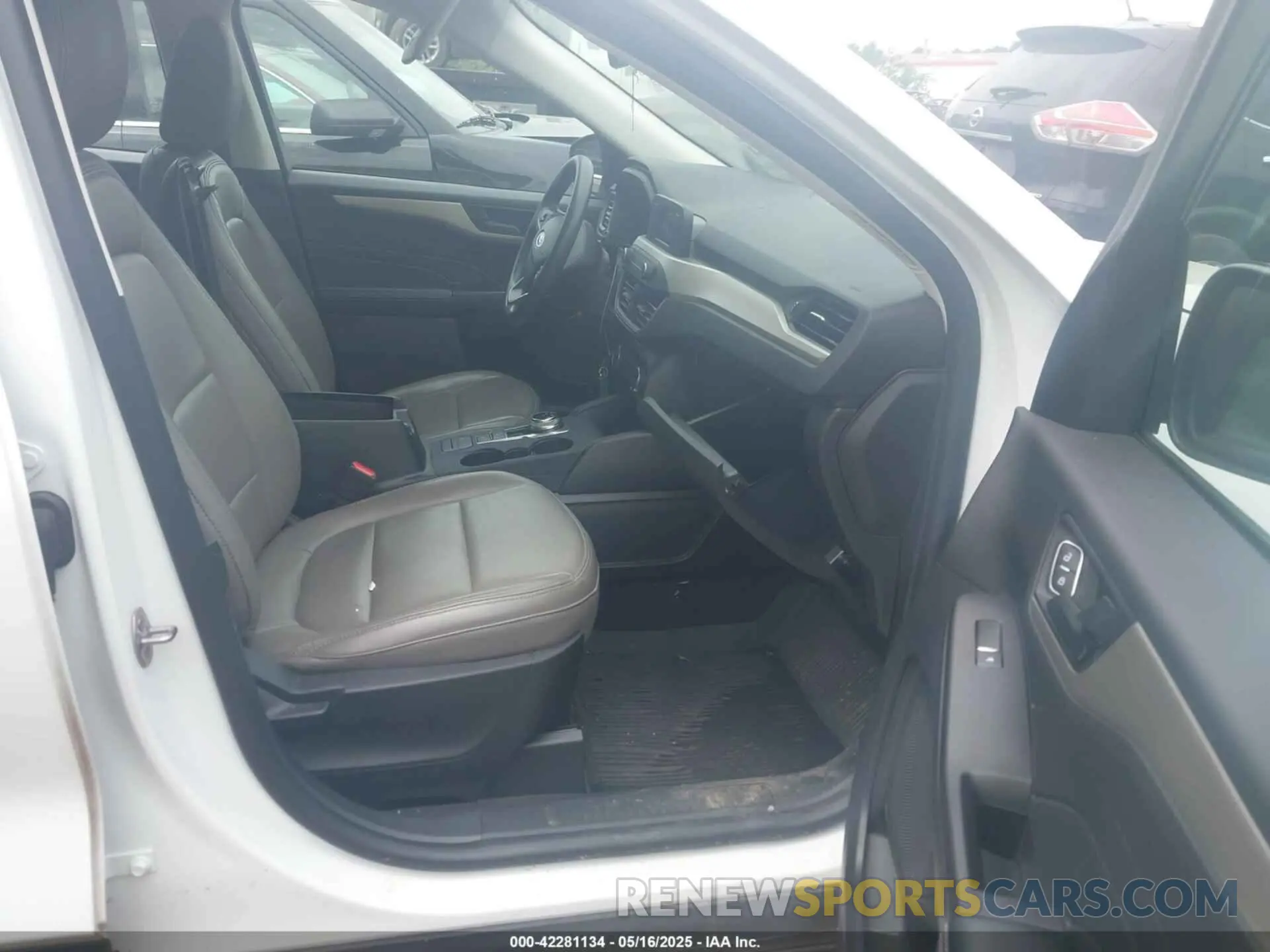 5 Photograph of a damaged car 1FMCU0F62MUA77668 FORD ESCAPE 2021