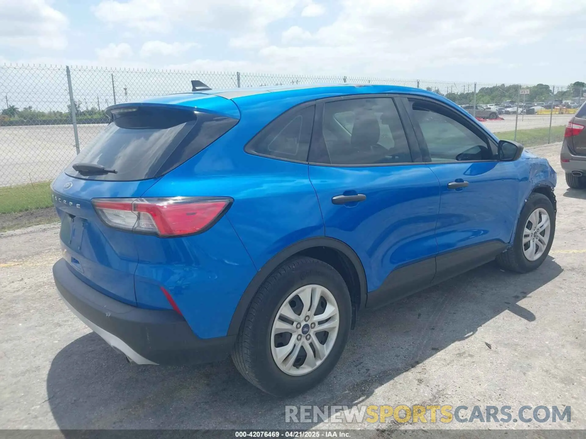 4 Photograph of a damaged car 1FMCU0F64MUA25779 FORD ESCAPE 2021