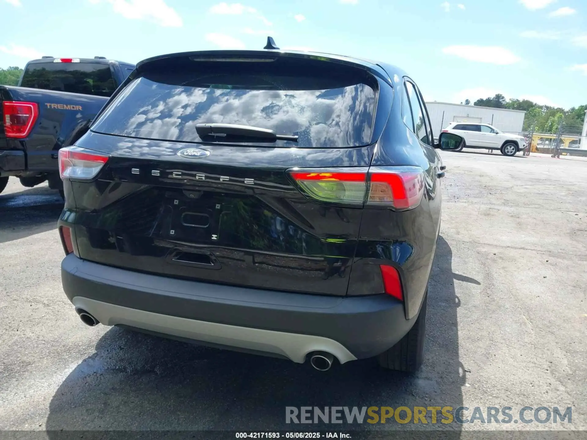16 Photograph of a damaged car 1FMCU0F65MUA22969 FORD ESCAPE 2021