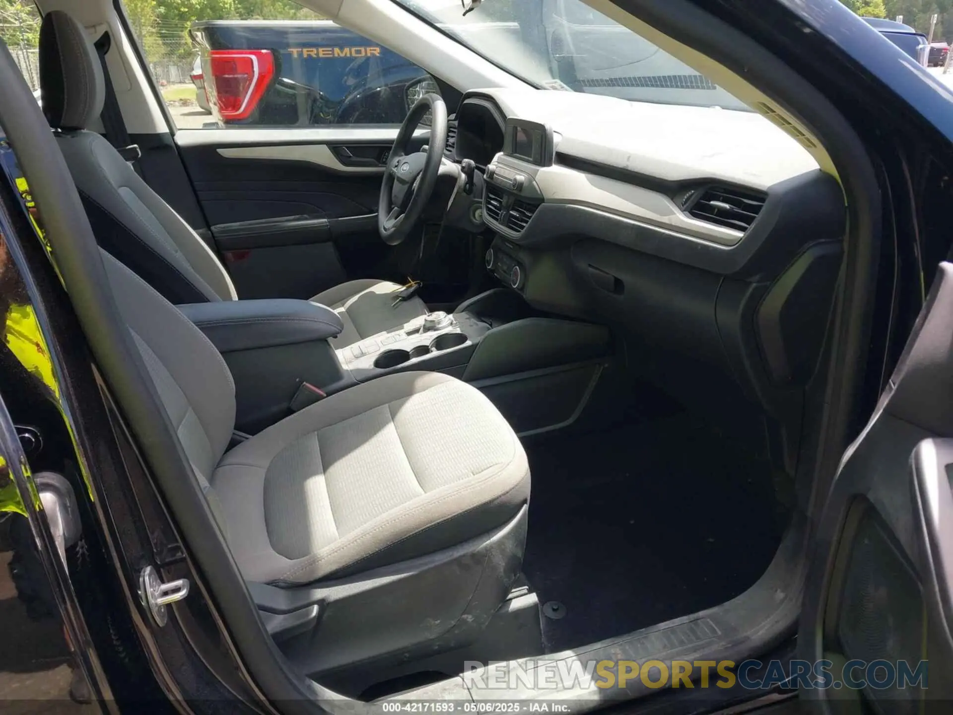5 Photograph of a damaged car 1FMCU0F65MUA22969 FORD ESCAPE 2021