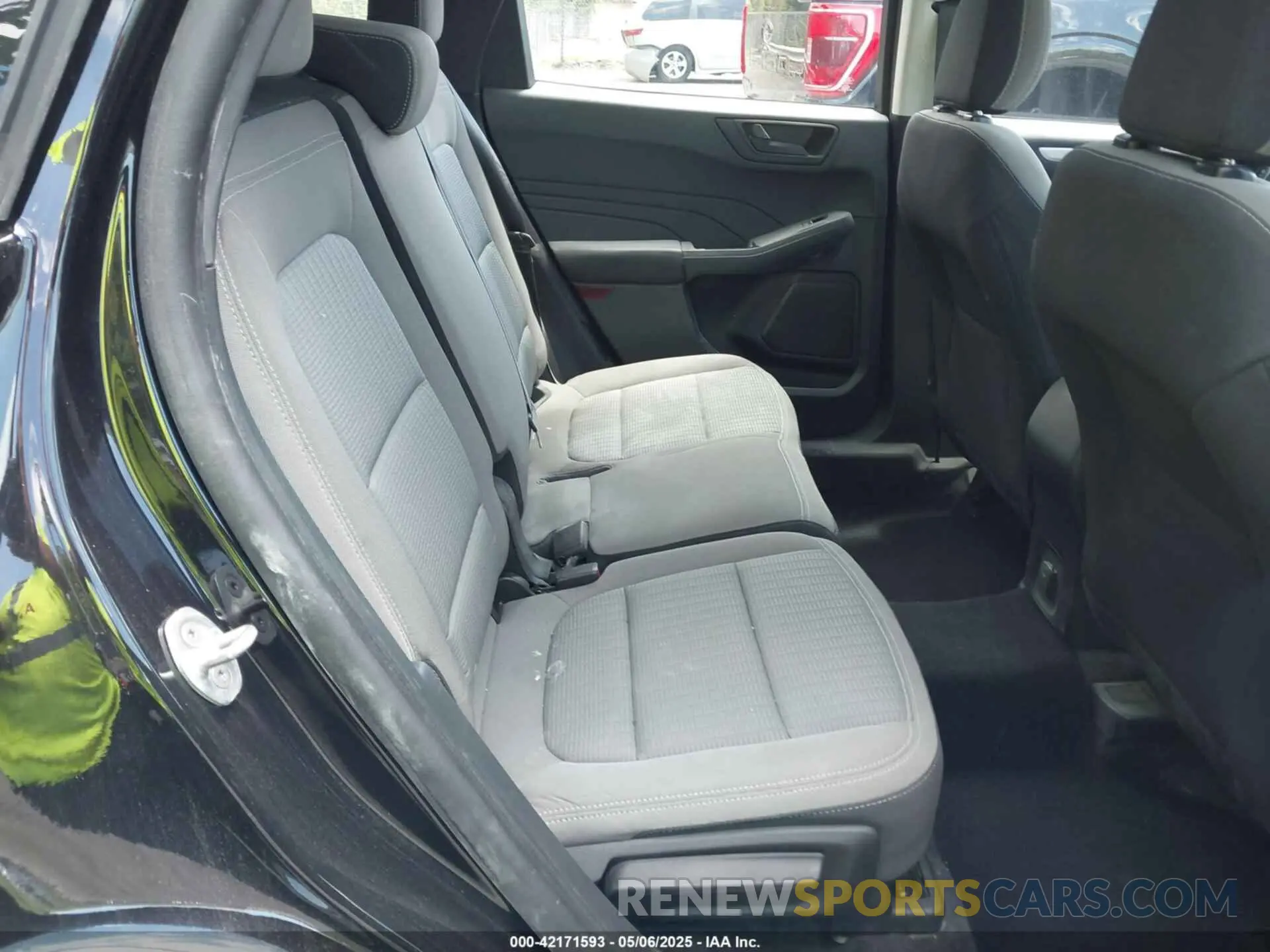 8 Photograph of a damaged car 1FMCU0F65MUA22969 FORD ESCAPE 2021