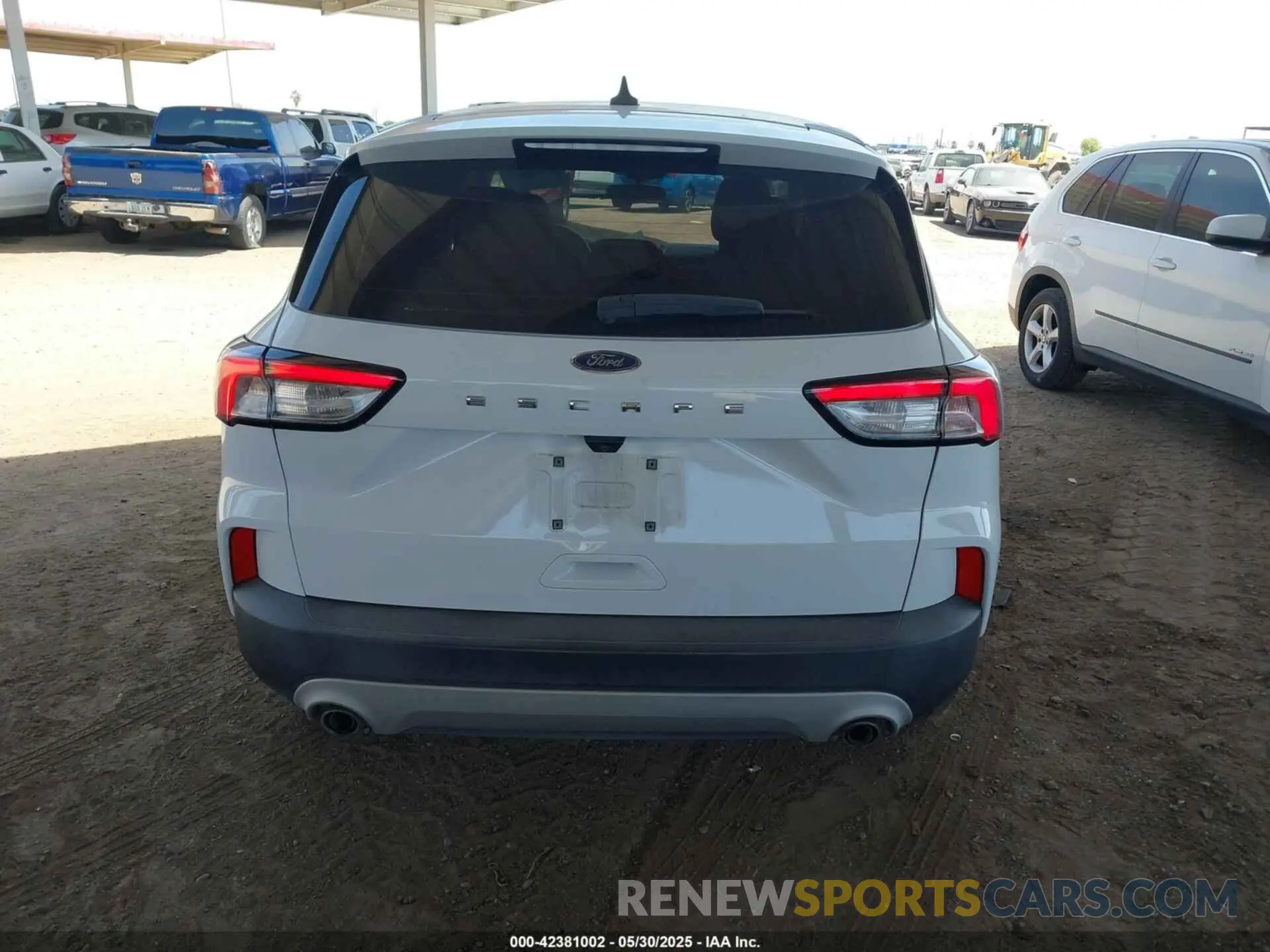 16 Photograph of a damaged car 1FMCU0F66MUA27484 FORD ESCAPE 2021