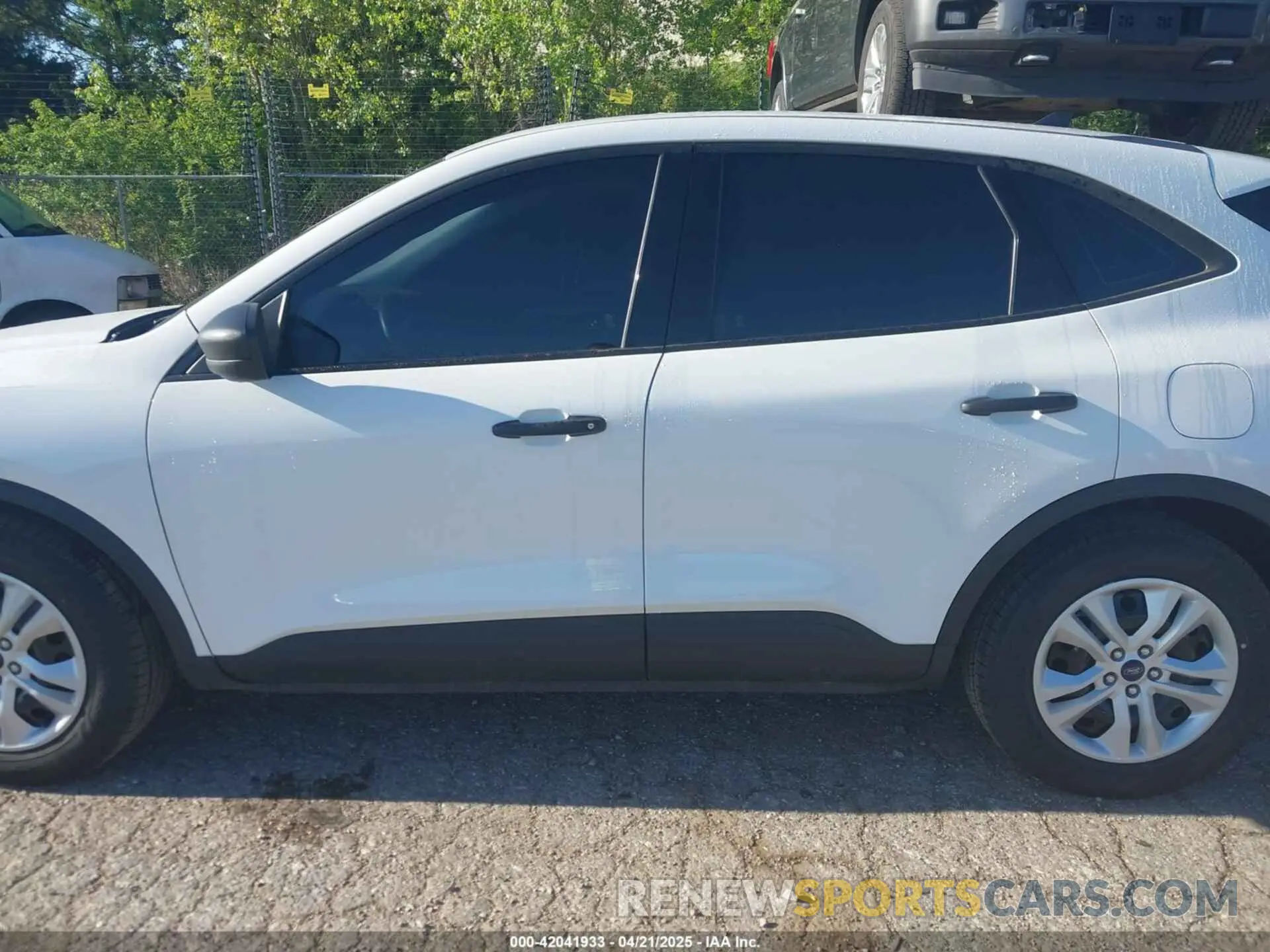 14 Photograph of a damaged car 1FMCU0F67MUA84633 FORD ESCAPE 2021