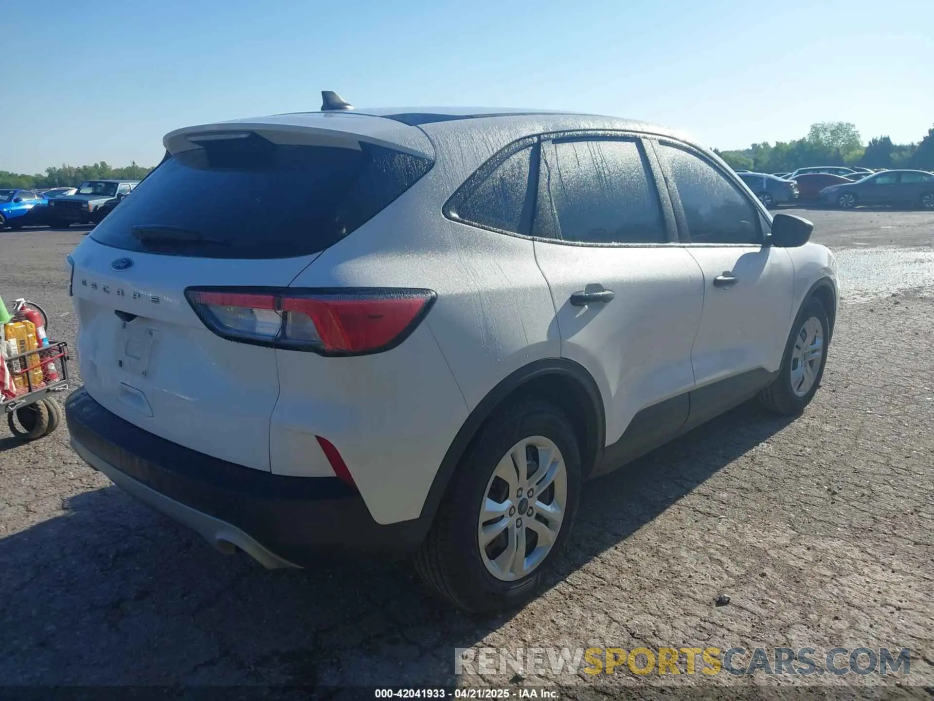 4 Photograph of a damaged car 1FMCU0F67MUA84633 FORD ESCAPE 2021
