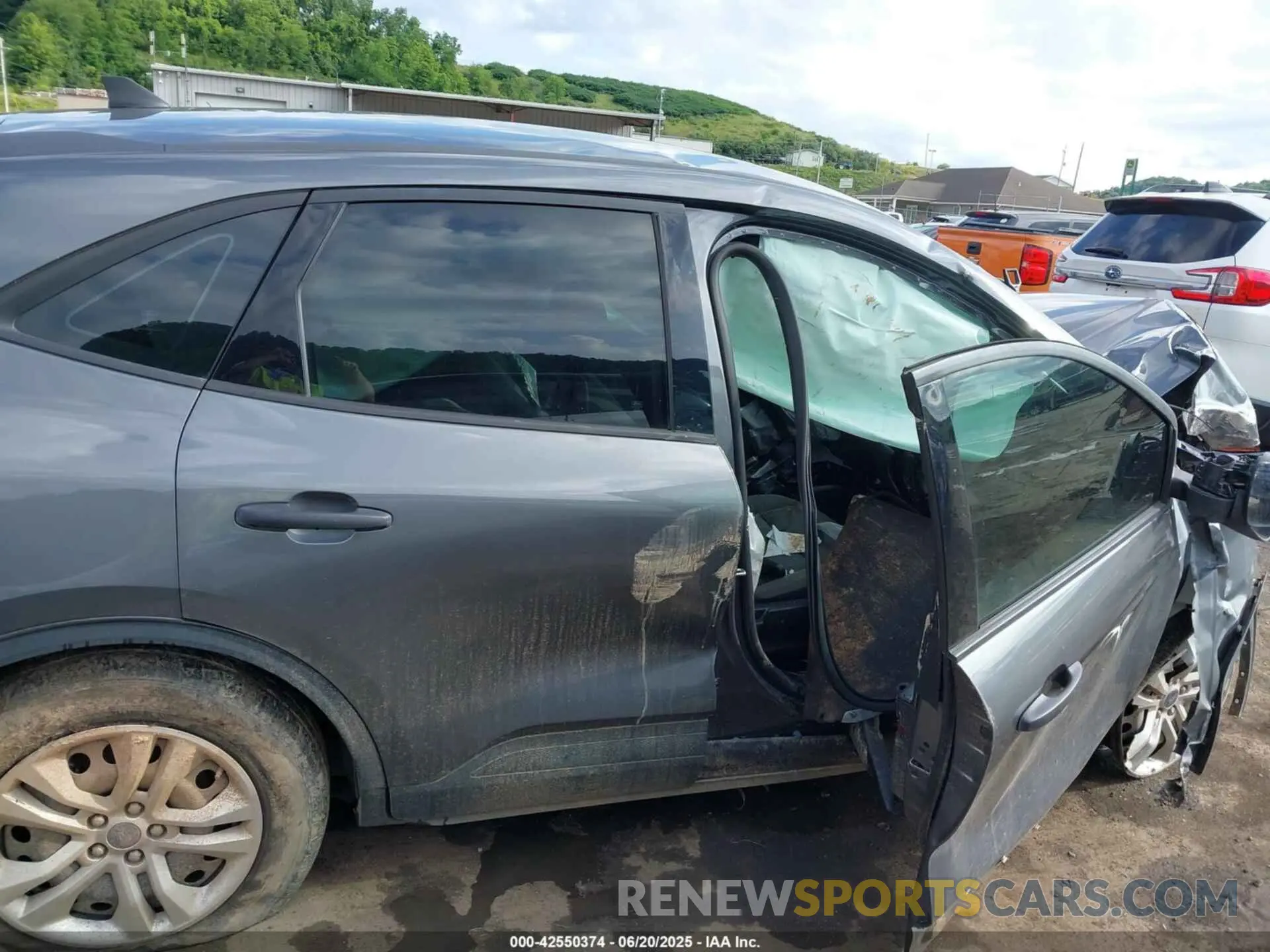 14 Photograph of a damaged car 1FMCU0F68MUA31746 FORD ESCAPE 2021