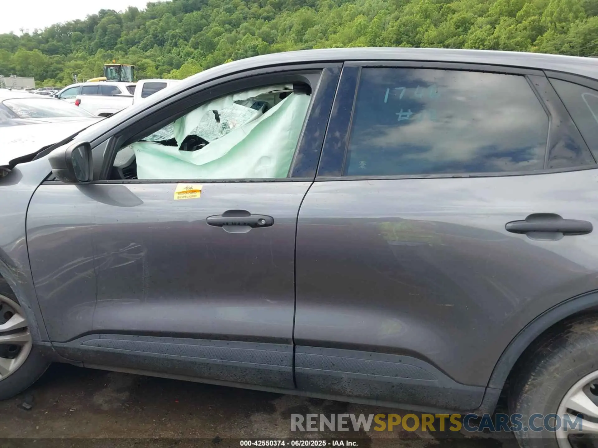 15 Photograph of a damaged car 1FMCU0F68MUA31746 FORD ESCAPE 2021