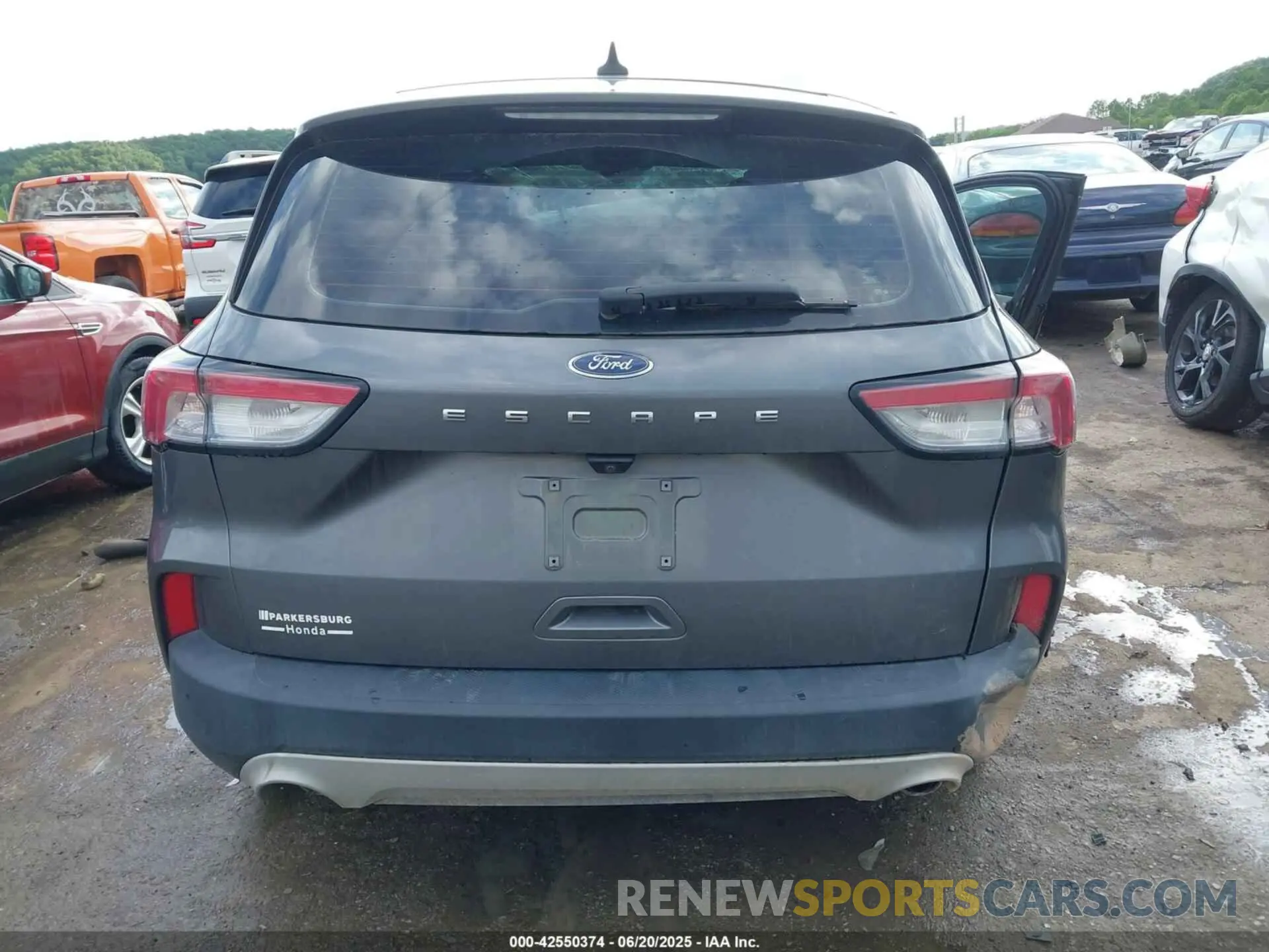 17 Photograph of a damaged car 1FMCU0F68MUA31746 FORD ESCAPE 2021