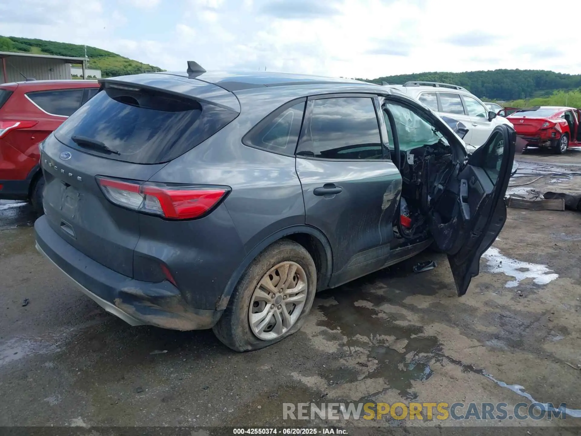 4 Photograph of a damaged car 1FMCU0F68MUA31746 FORD ESCAPE 2021