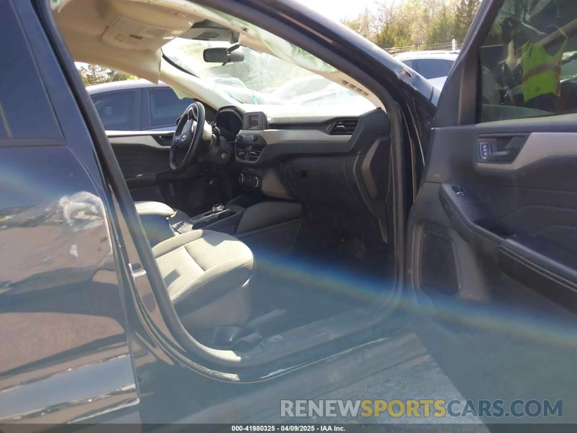 5 Photograph of a damaged car 1FMCU0F68MUA49499 FORD ESCAPE 2021