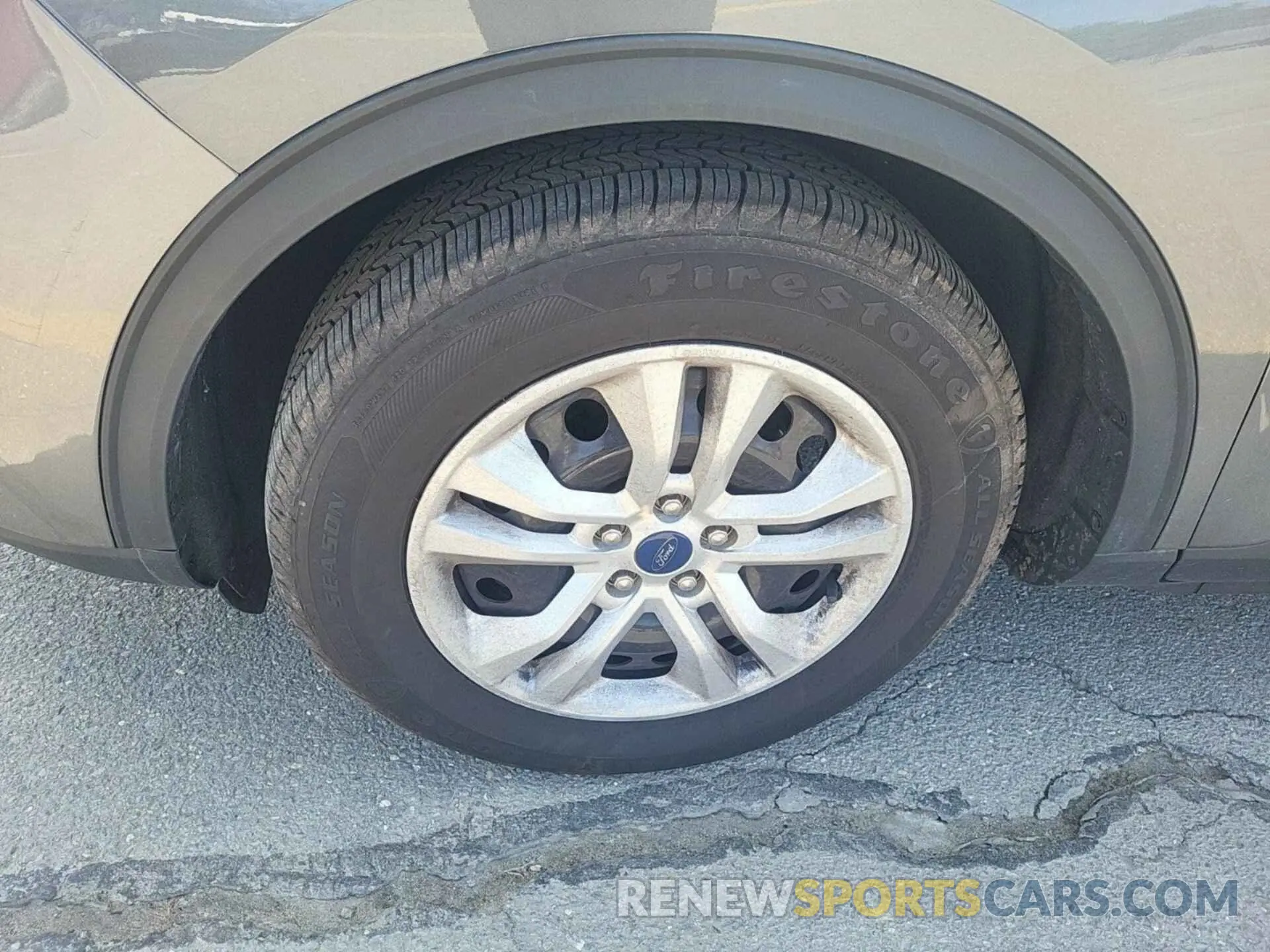 18 Photograph of a damaged car 1FMCU0F6XMUB00596 FORD ESCAPE 2021