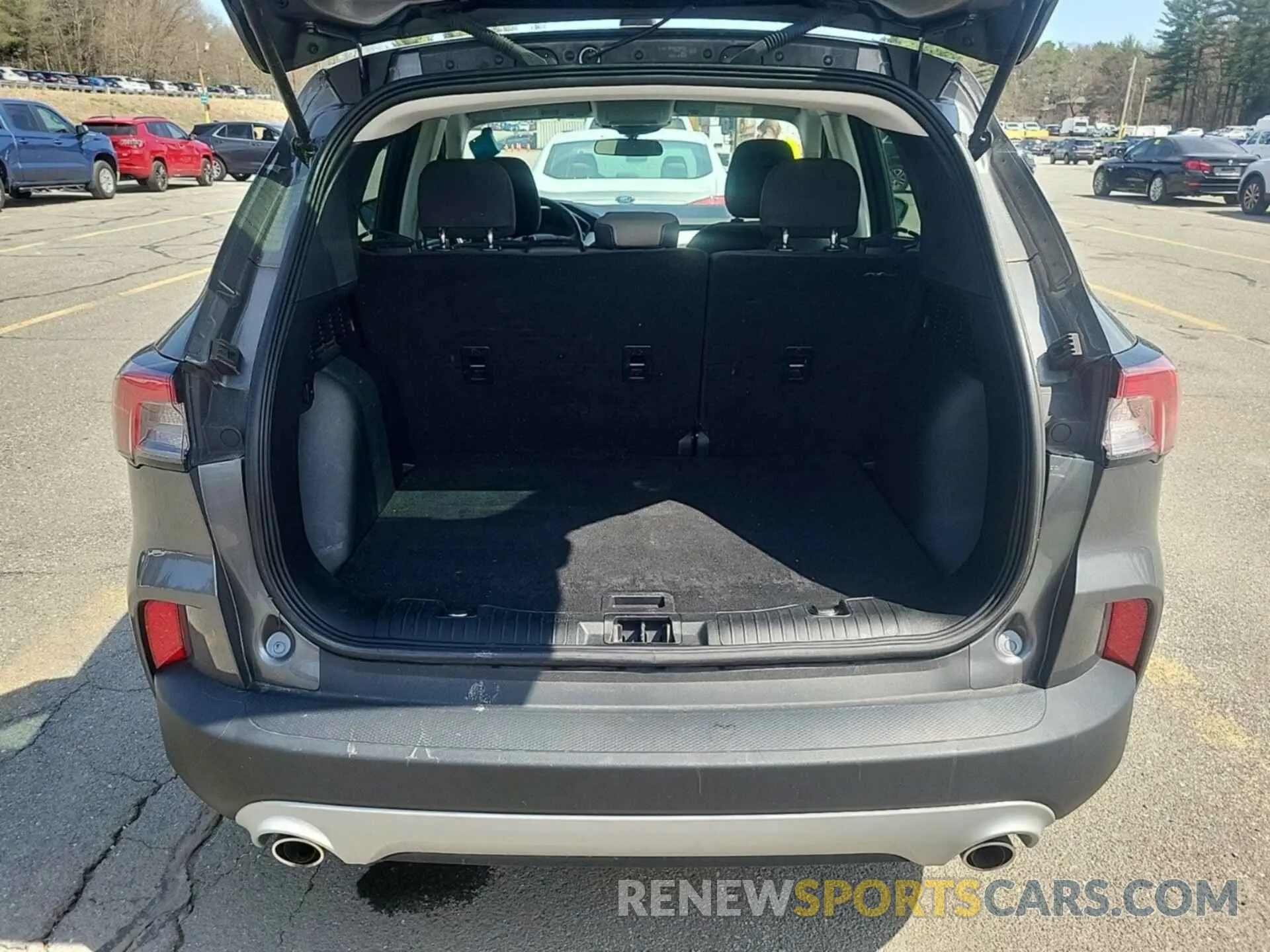 4 Photograph of a damaged car 1FMCU0F6XMUB00596 FORD ESCAPE 2021