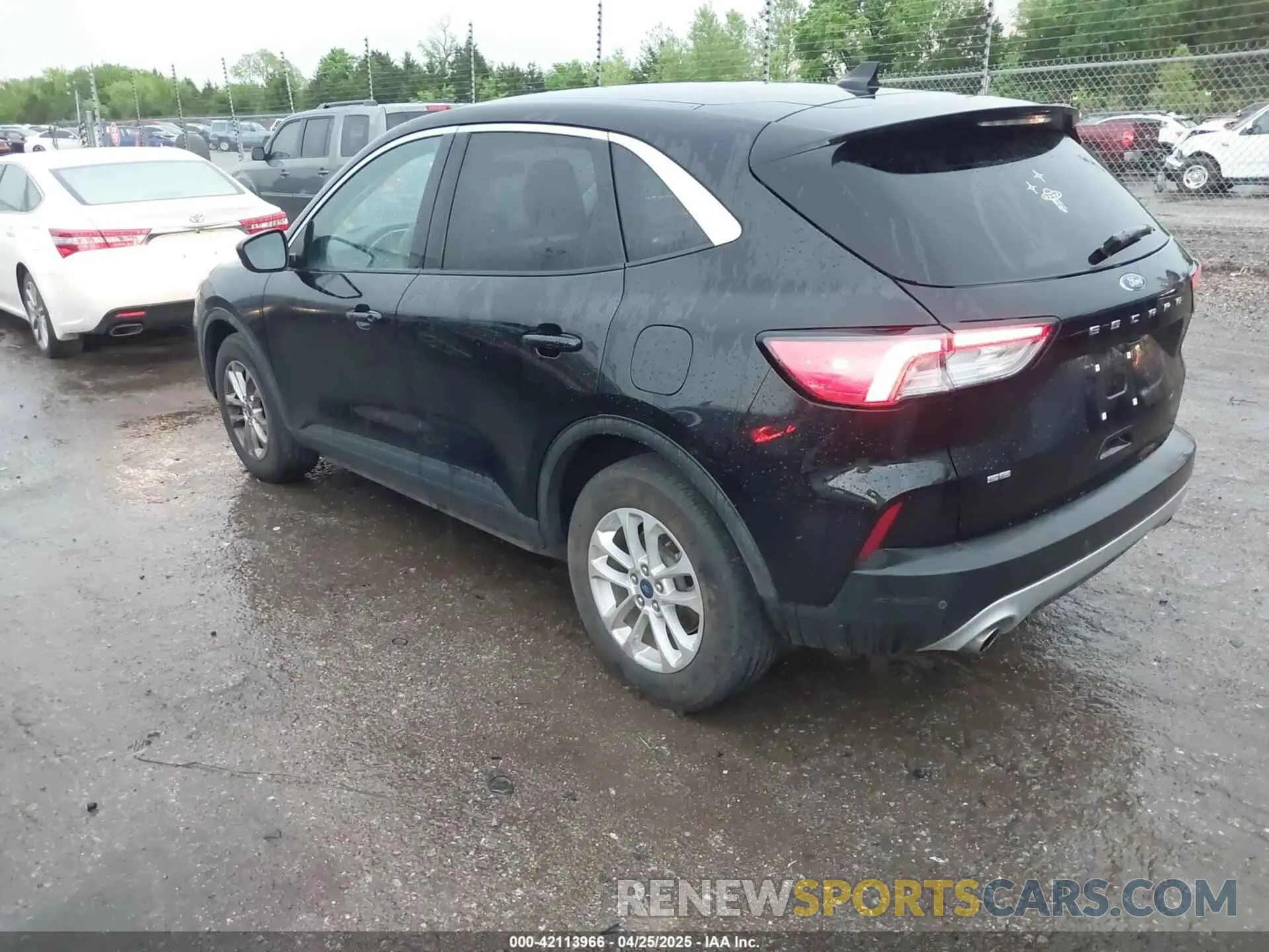 3 Photograph of a damaged car 1FMCU0G60MUA02997 FORD ESCAPE 2021