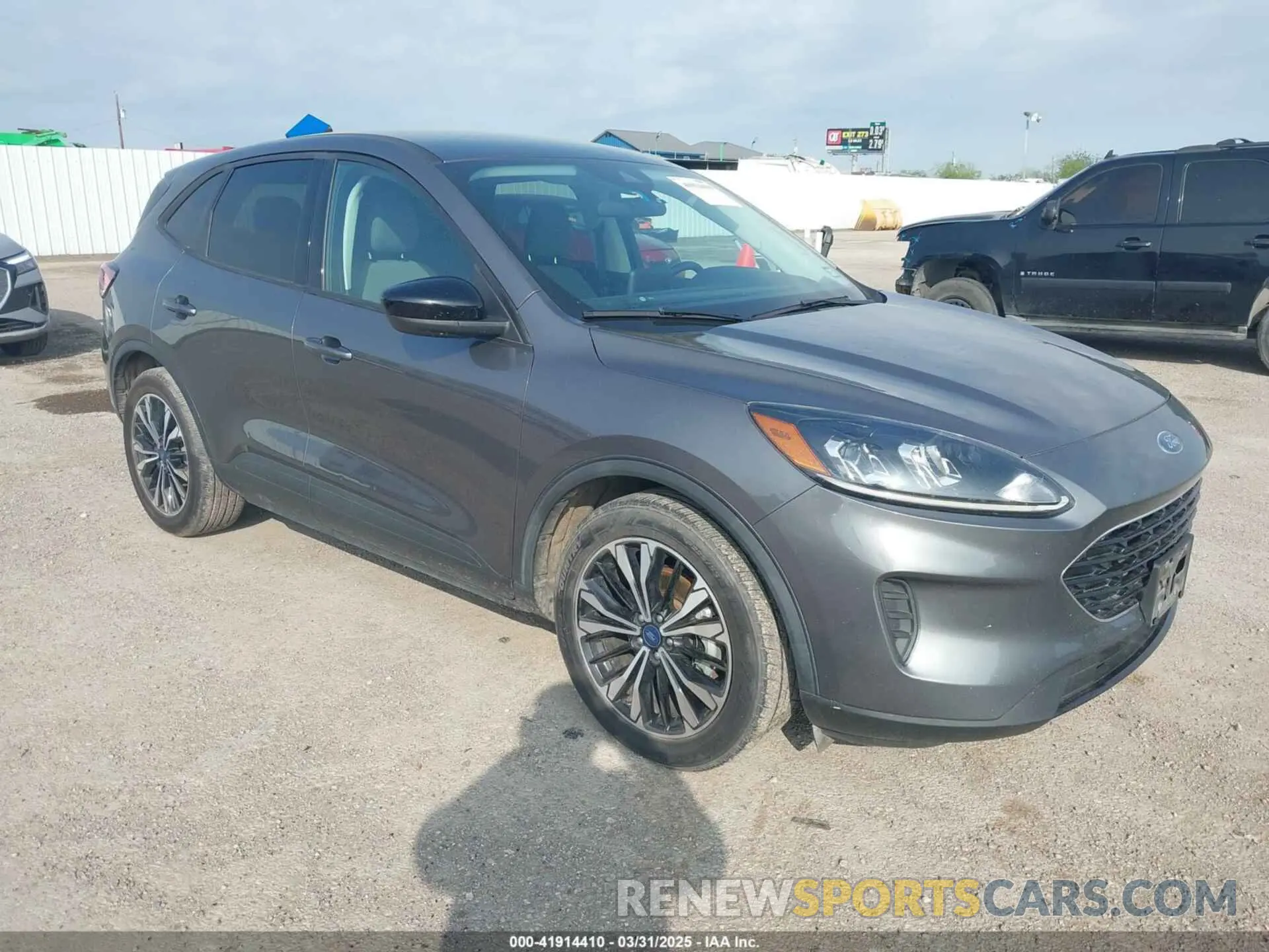 1 Photograph of a damaged car 1FMCU0G60MUA32288 FORD ESCAPE 2021
