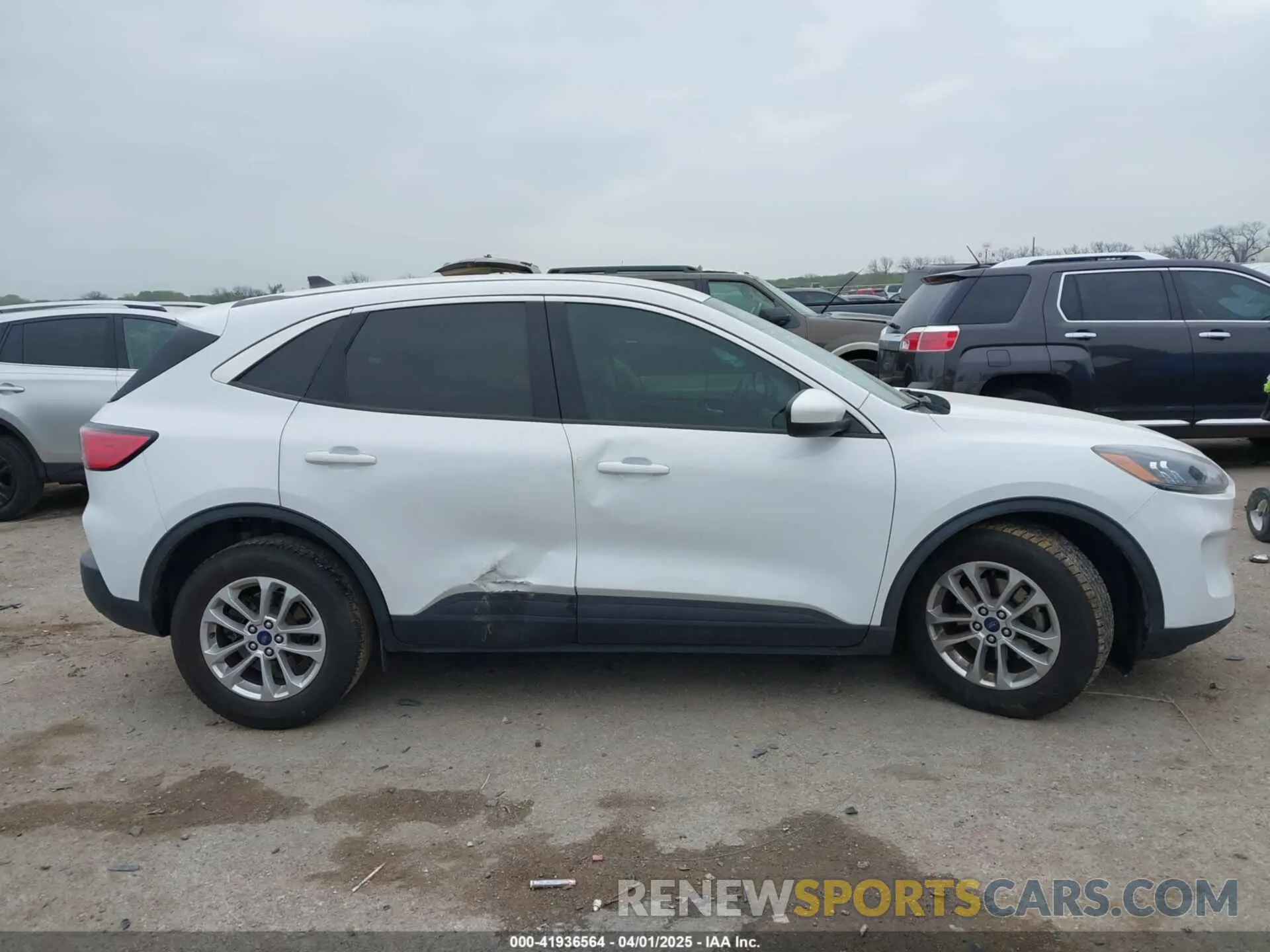 13 Photograph of a damaged car 1FMCU0G60MUA90773 FORD ESCAPE 2021
