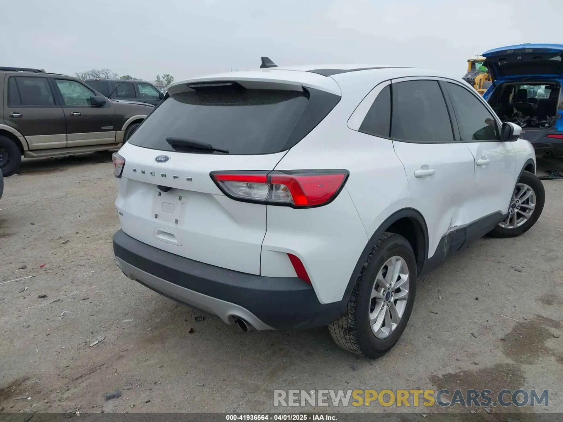 4 Photograph of a damaged car 1FMCU0G60MUA90773 FORD ESCAPE 2021